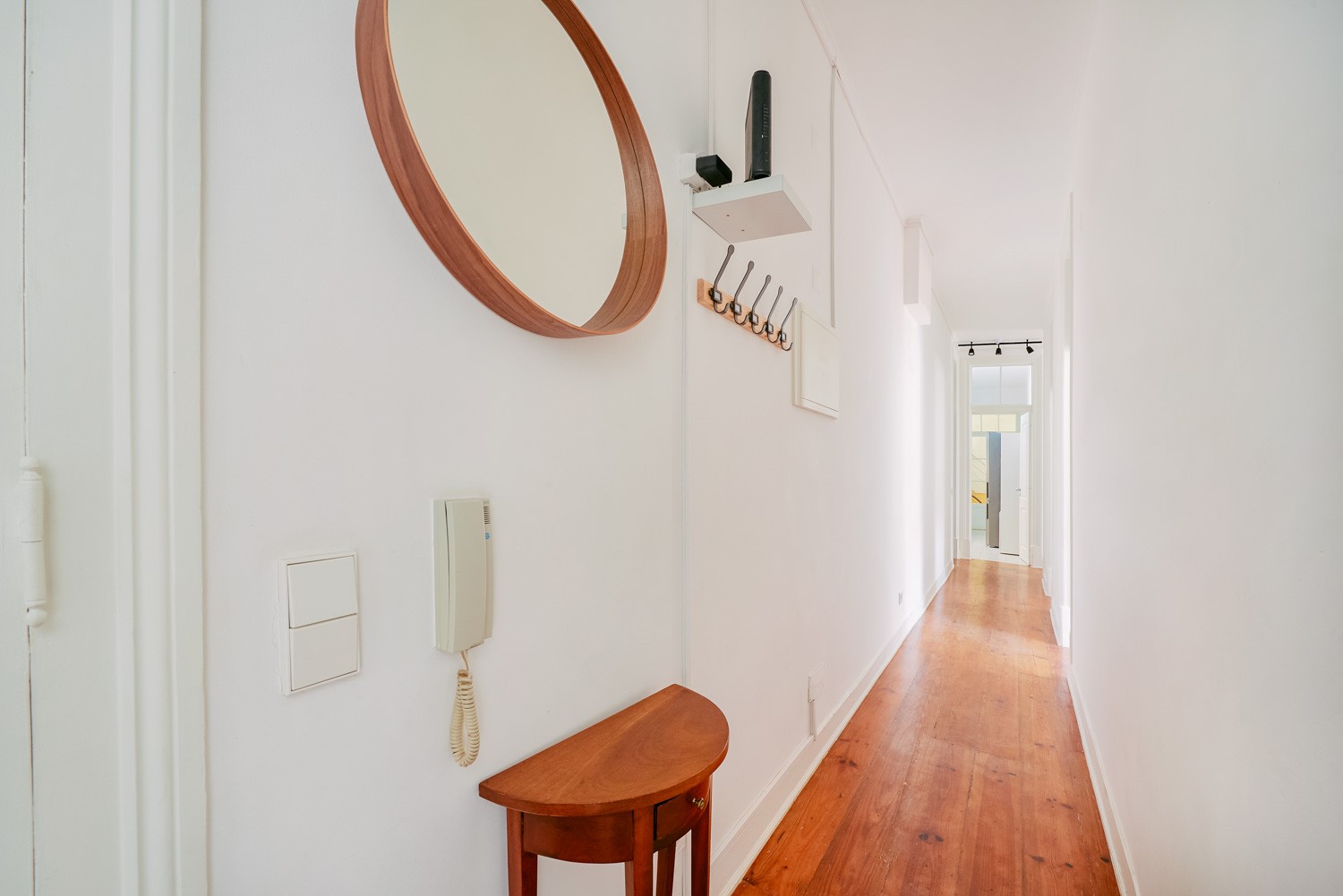 Rent Room Lisbon – Príncipe Real 6# – Hallway