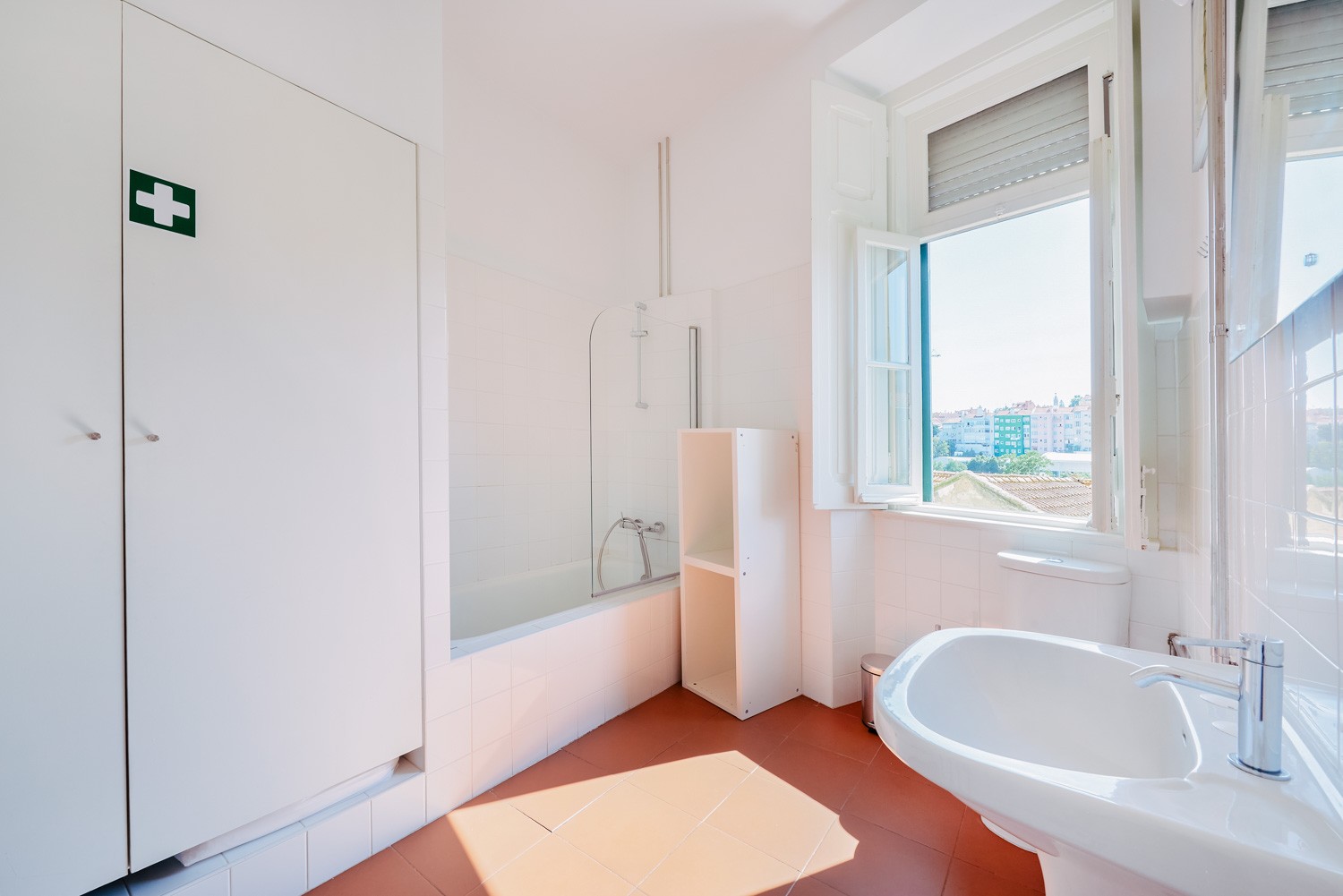 Rent Room Lisbon – Príncipe Real 6# – Bathroom