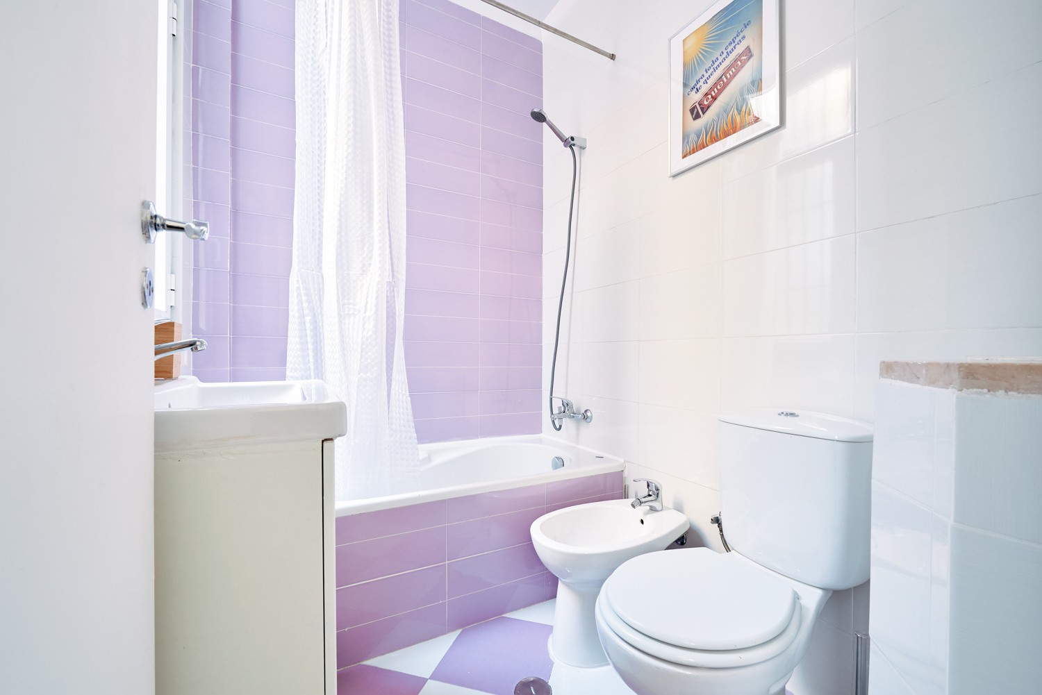 Rent Room Lisbon – Marquês de Pombal 8# – Bathroom