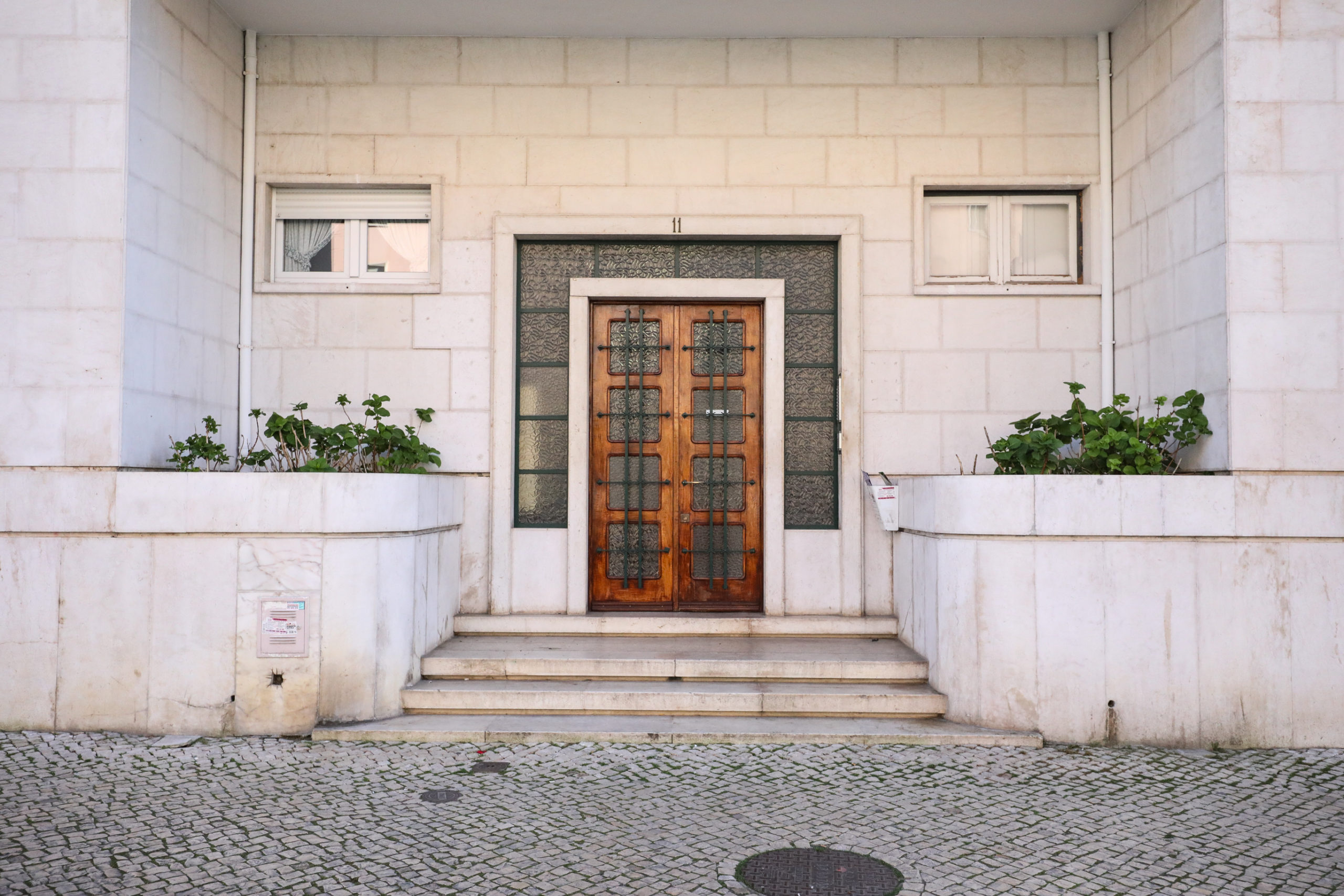 Rent Room Lisbon – Areeiro 6# – Building