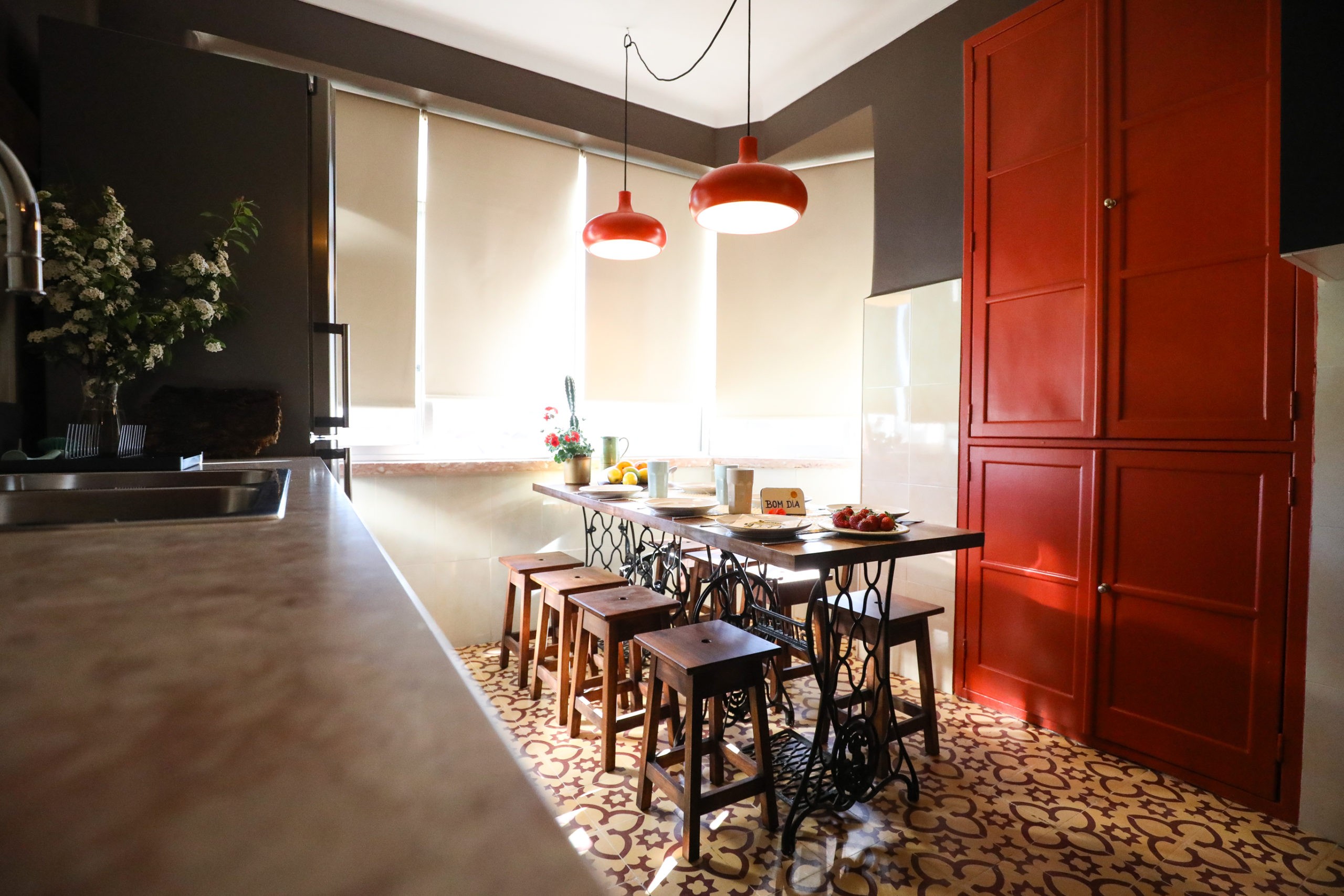 Rent Room Lisbon – Areeiro 6# – Dining Room
