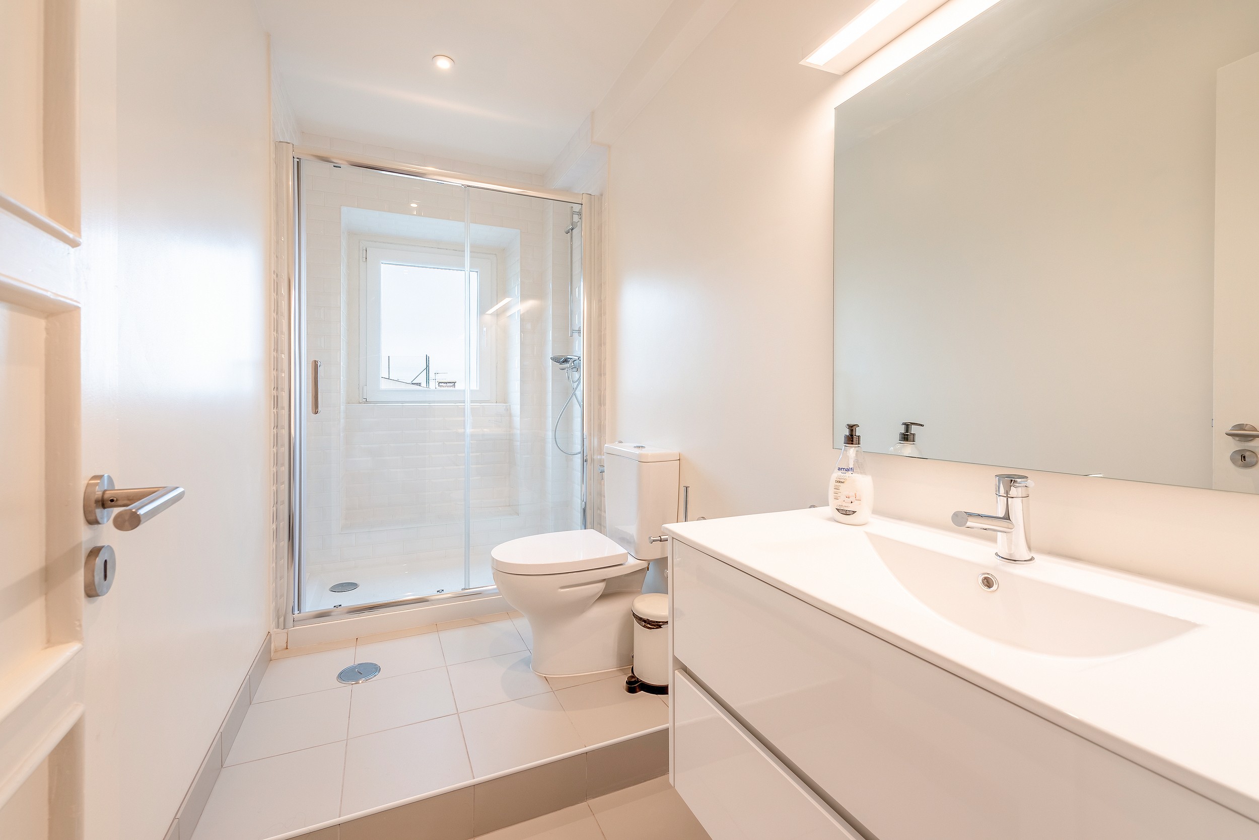 Rent Room Lisbon – Picoas 5# – Bathroom