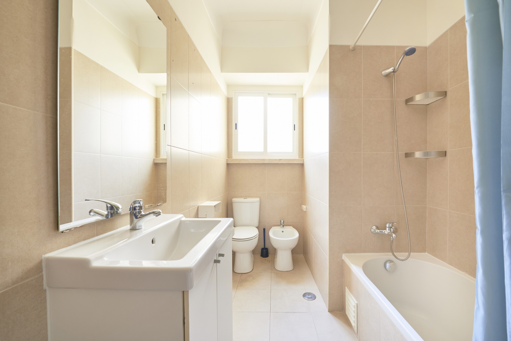 Rent Room Lisbon – Arroios 7# – Bathroom