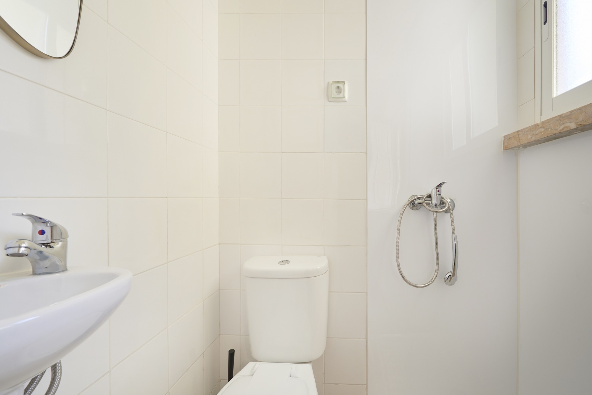 Rent Room Lisbon – Arroios 7# – Bathroom