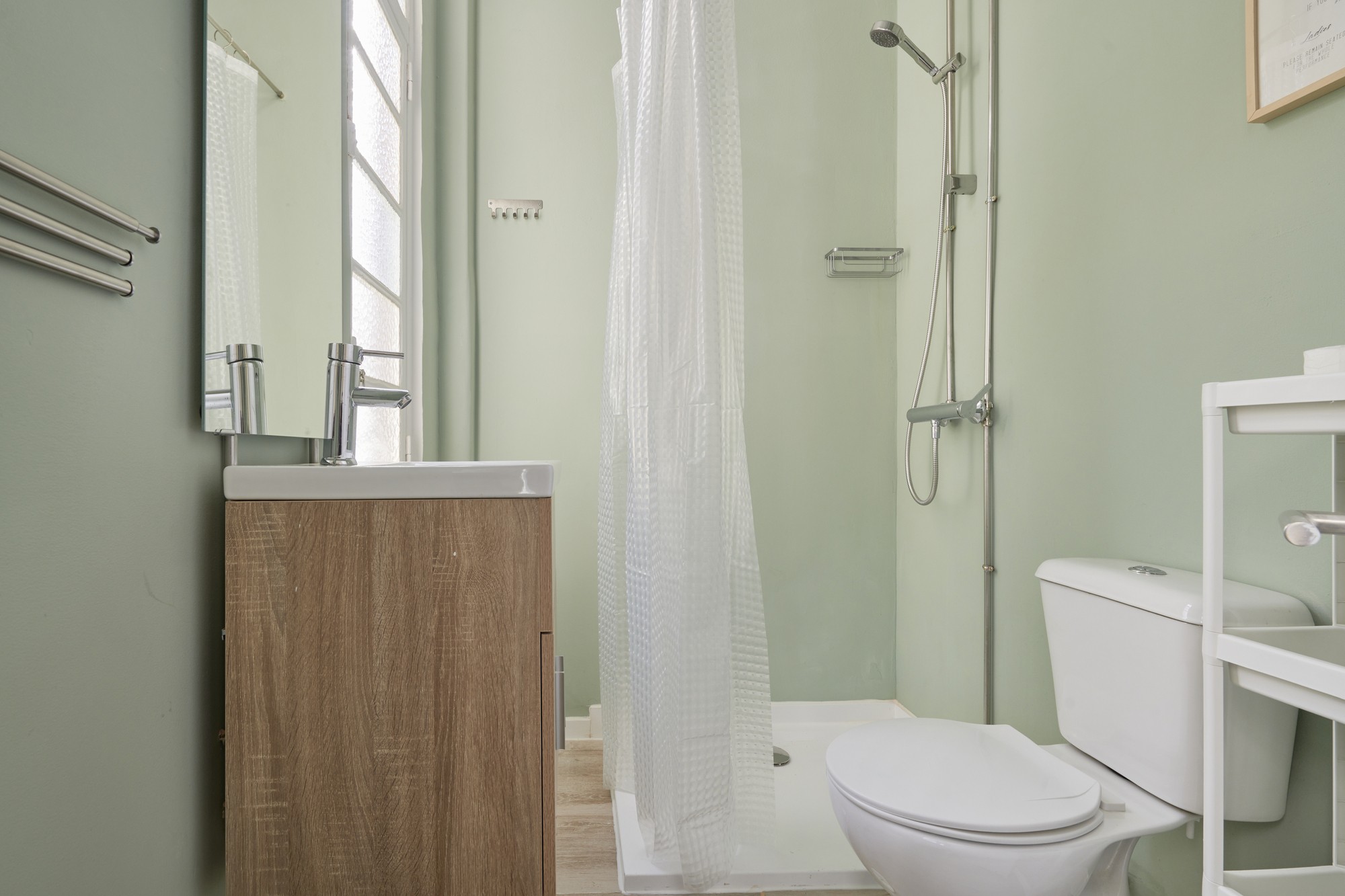 Rent Room Lisbon – Marquês de Pombal 7# – Common Bathroom