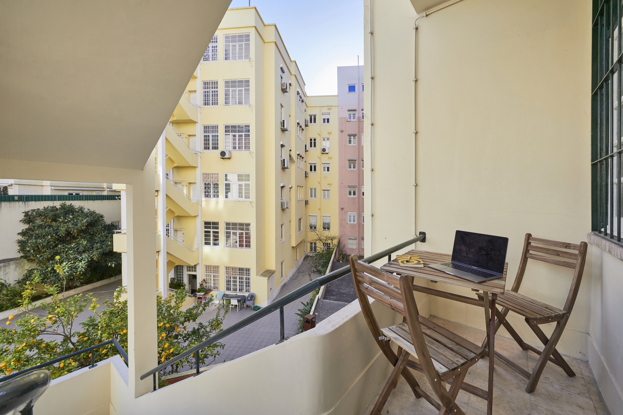 Rent Room Lisbon – Marquês de Pombal 7# – Patio