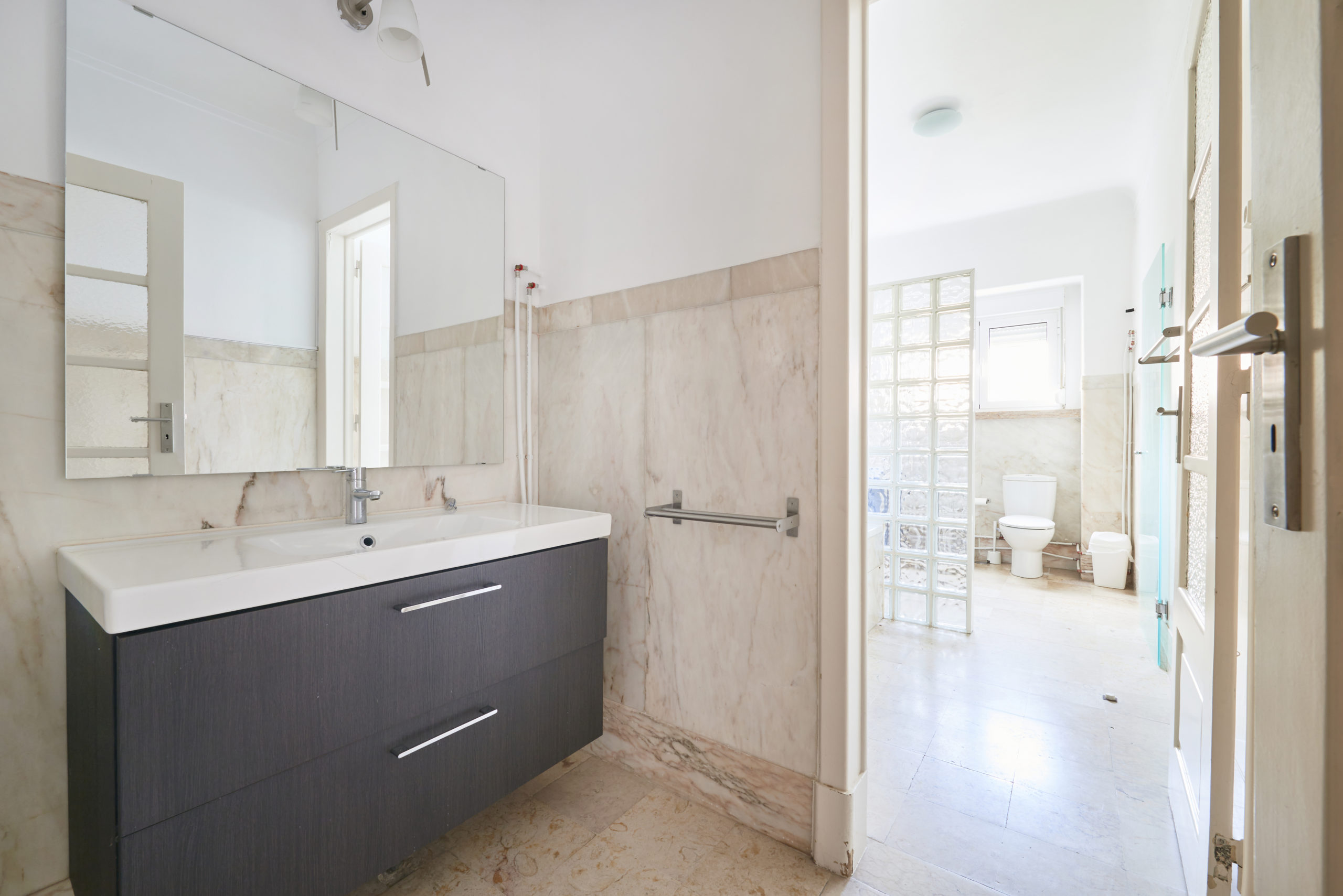 Rent Room Lisbon – Alameda 13# – Bathroom 1