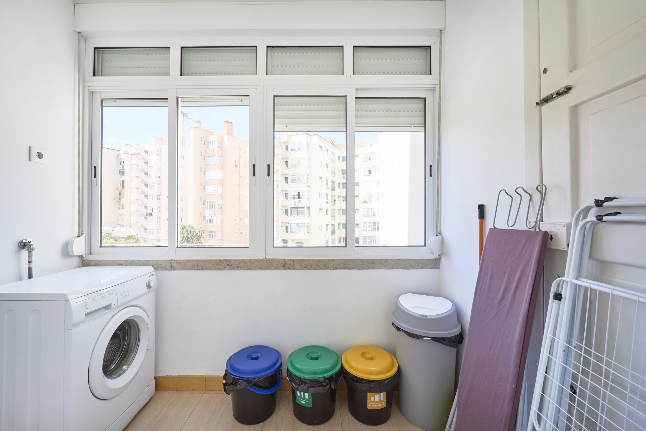 Rent Room Lisbon – Alameda 13# – Laundry Room