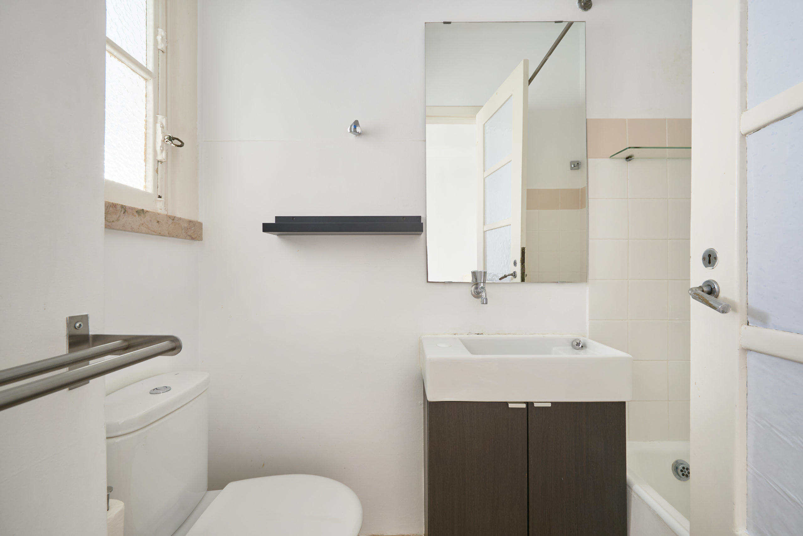 Rent Room Lisbon – Alameda 13# – Bathroom 2