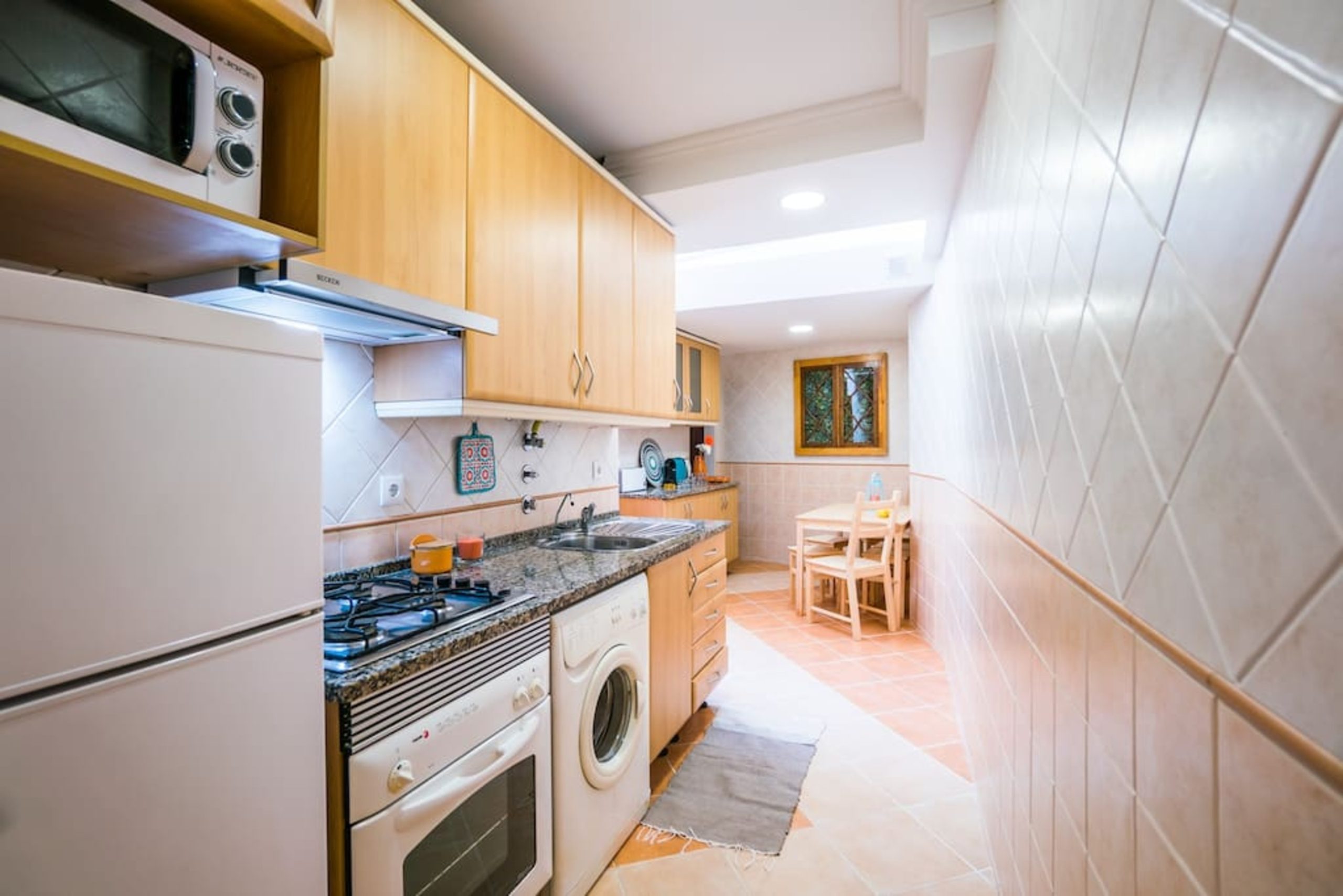 Rent Room Lisbon – Avenida 14# – Kitchen