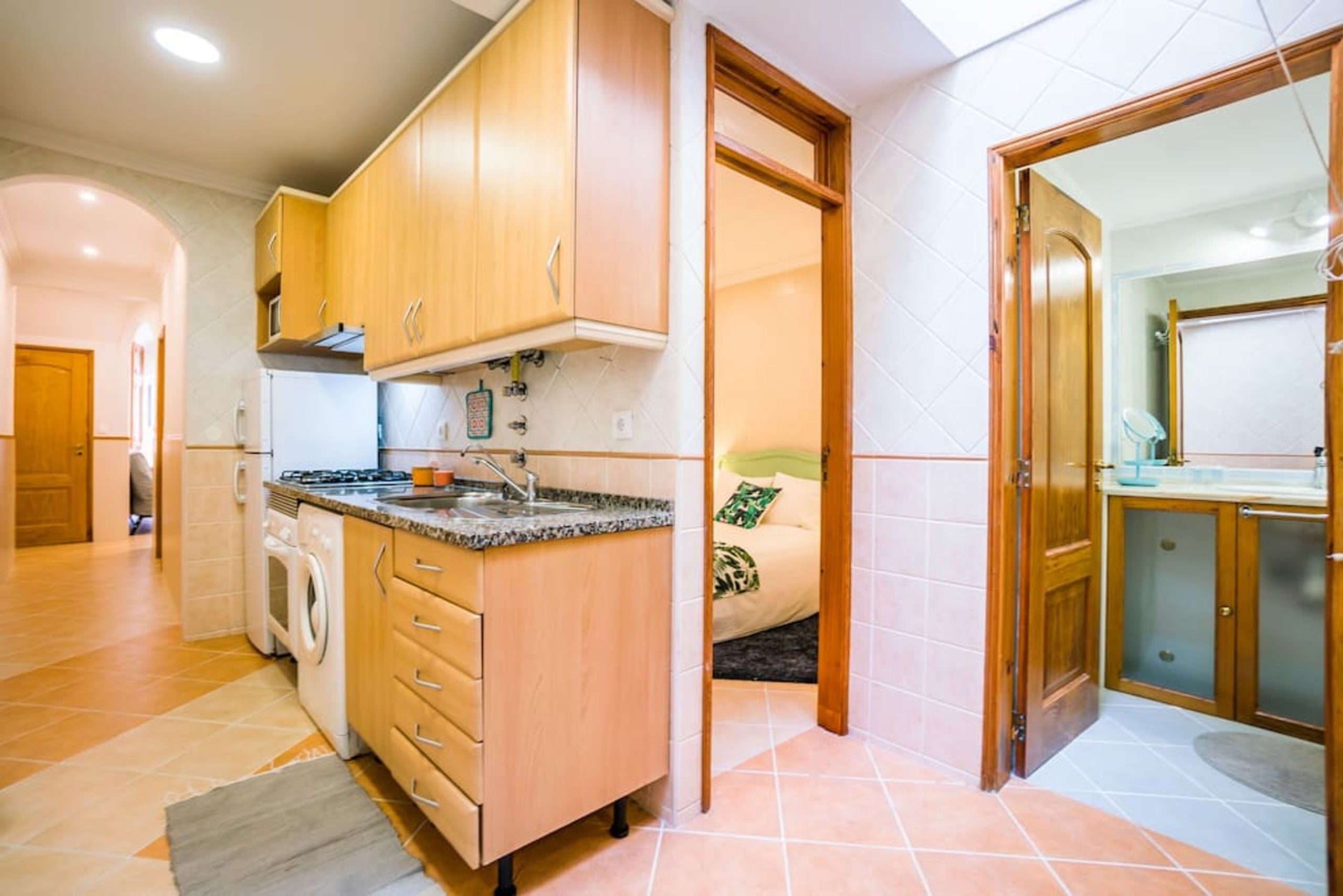 Rent Room Lisbon – Avenida 14# – Kitchen