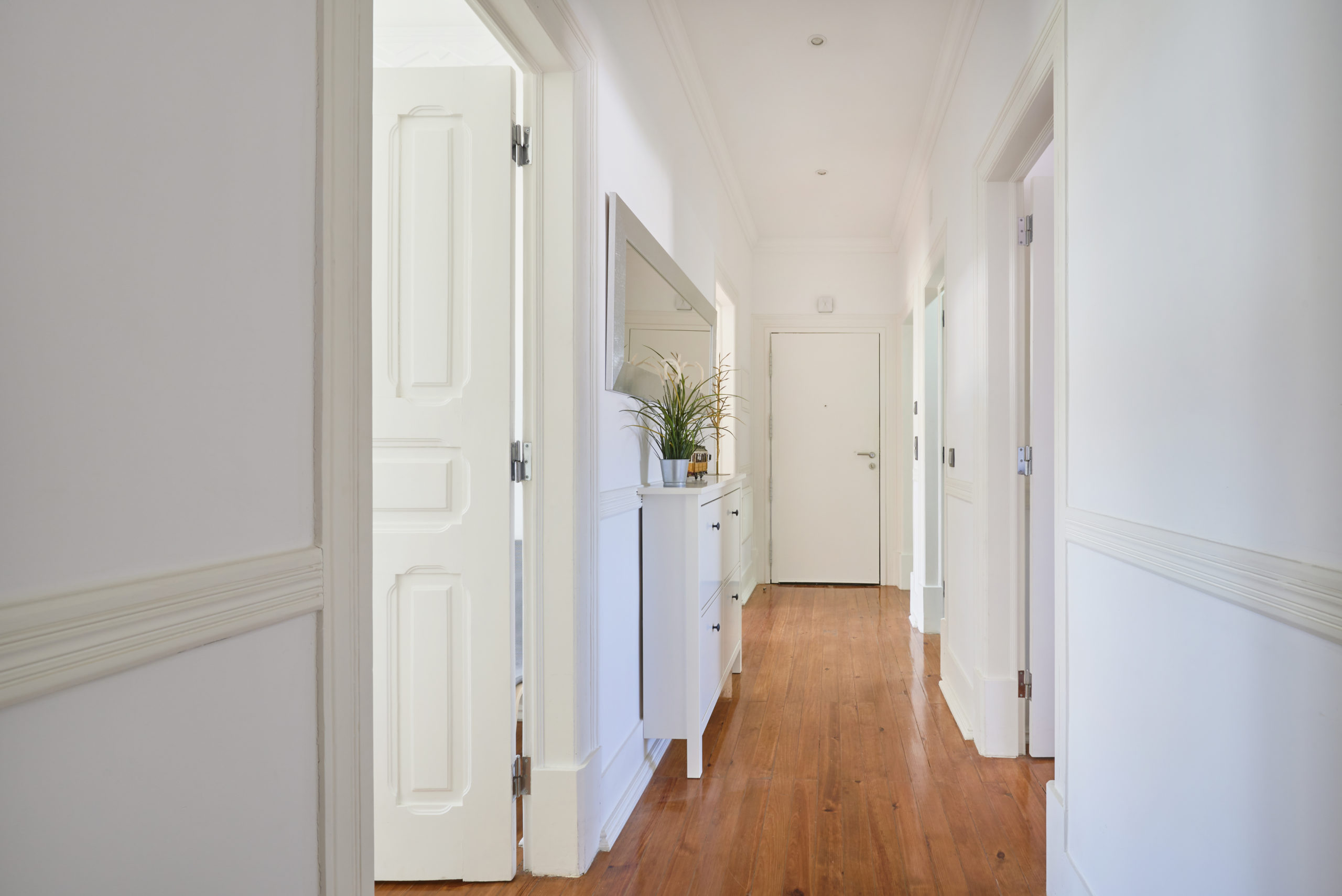 Rent Room Lisbon – Lapa 17# – Hallway