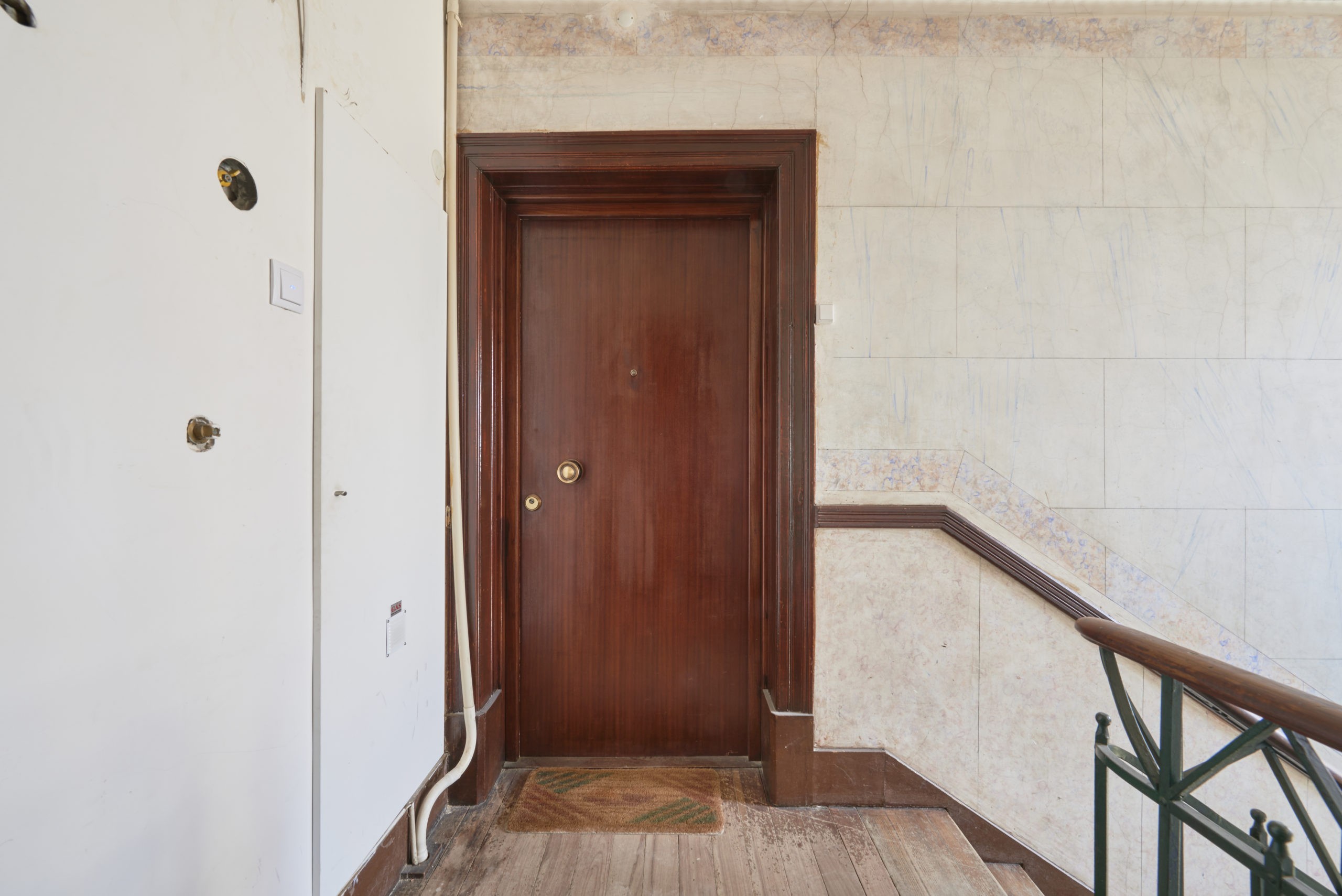 Rent Room Lisbon – Lapa 17# – Building