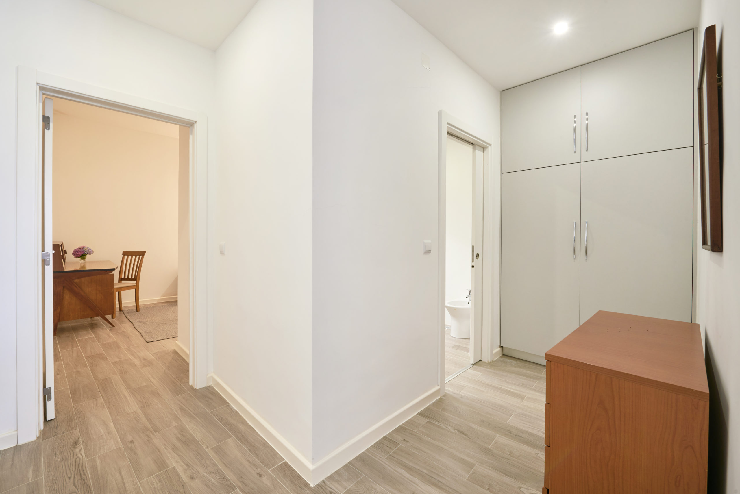 Rent Room Lisbon – Príncipe Real 19# – Hallway