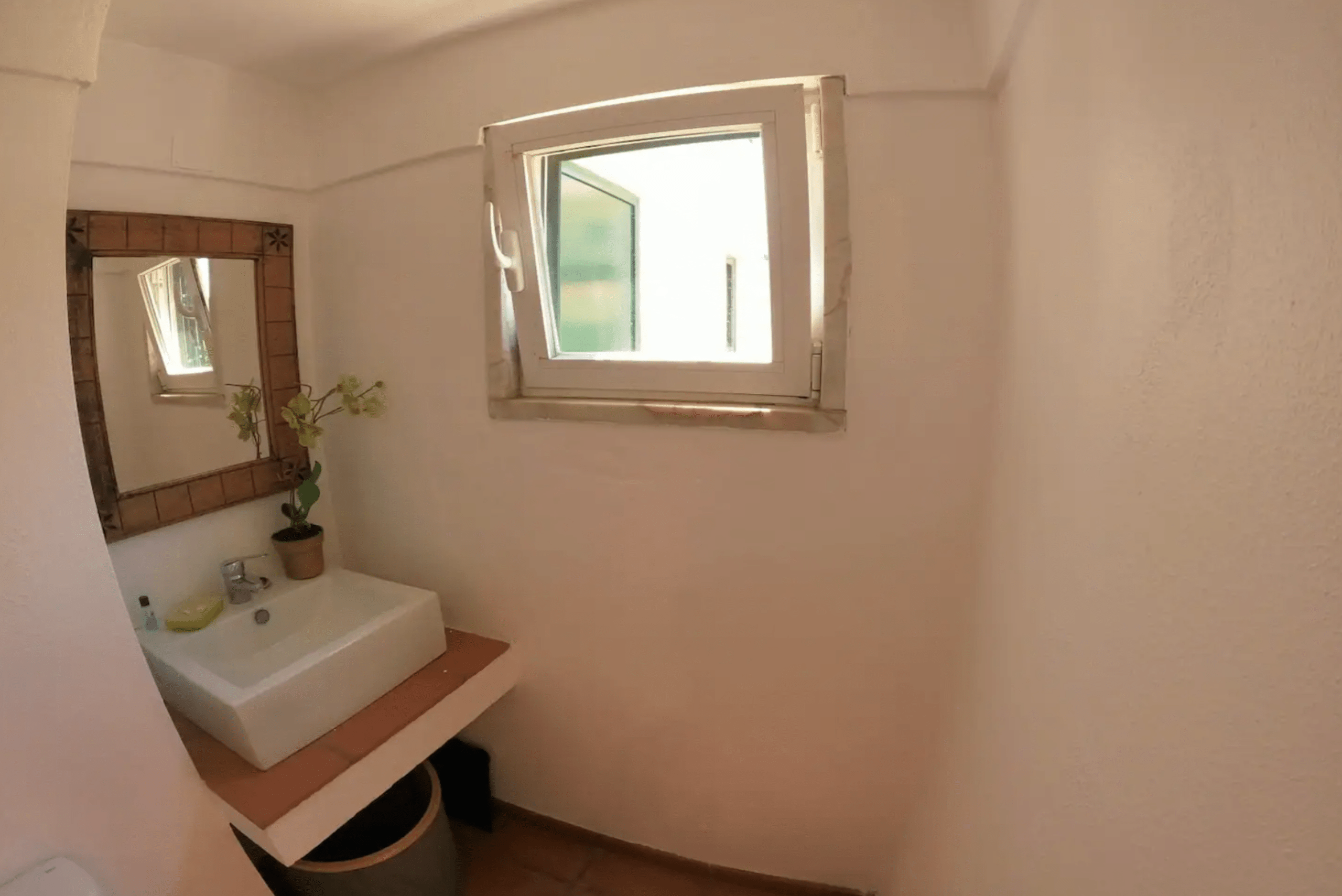 Rent Room Lisbon – Oeiras 25# – Bathroom