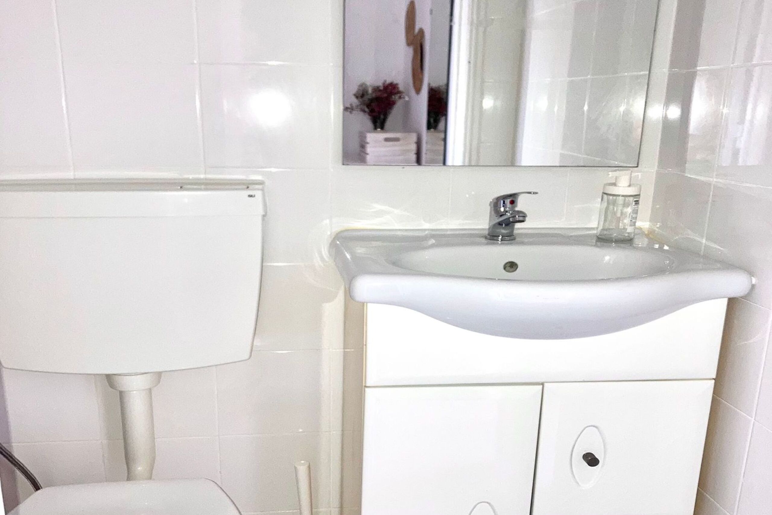 Rent Room Lisbon – Oeiras 24# – Bathroom