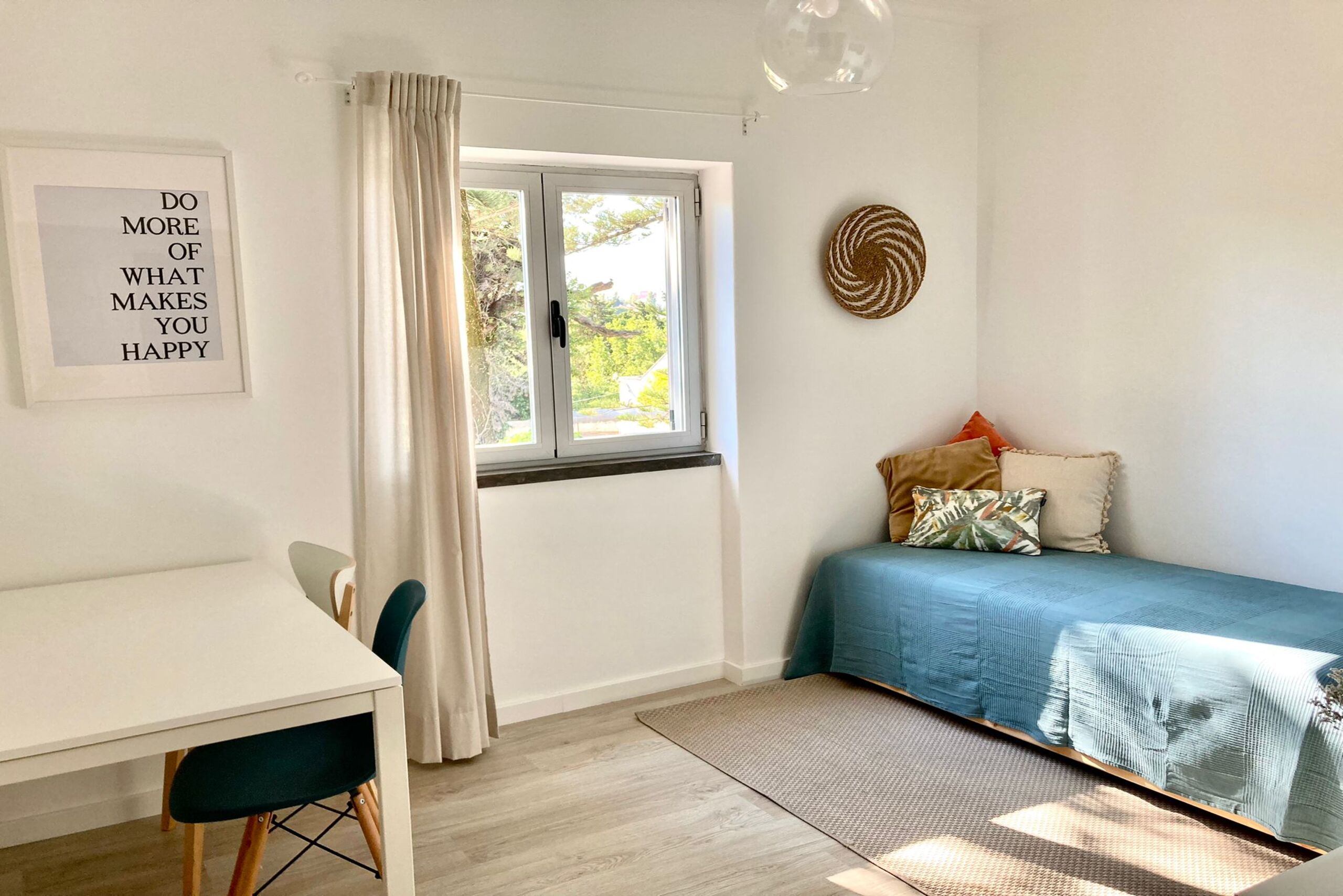 Rent Room Lisbon – Oeiras 23# – Living Room