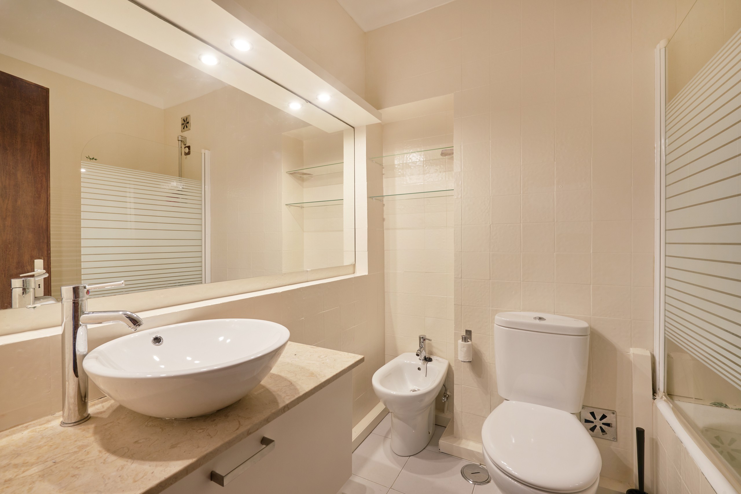 Rent Room Lisbon – Saldanha 28# – Bathroom 2