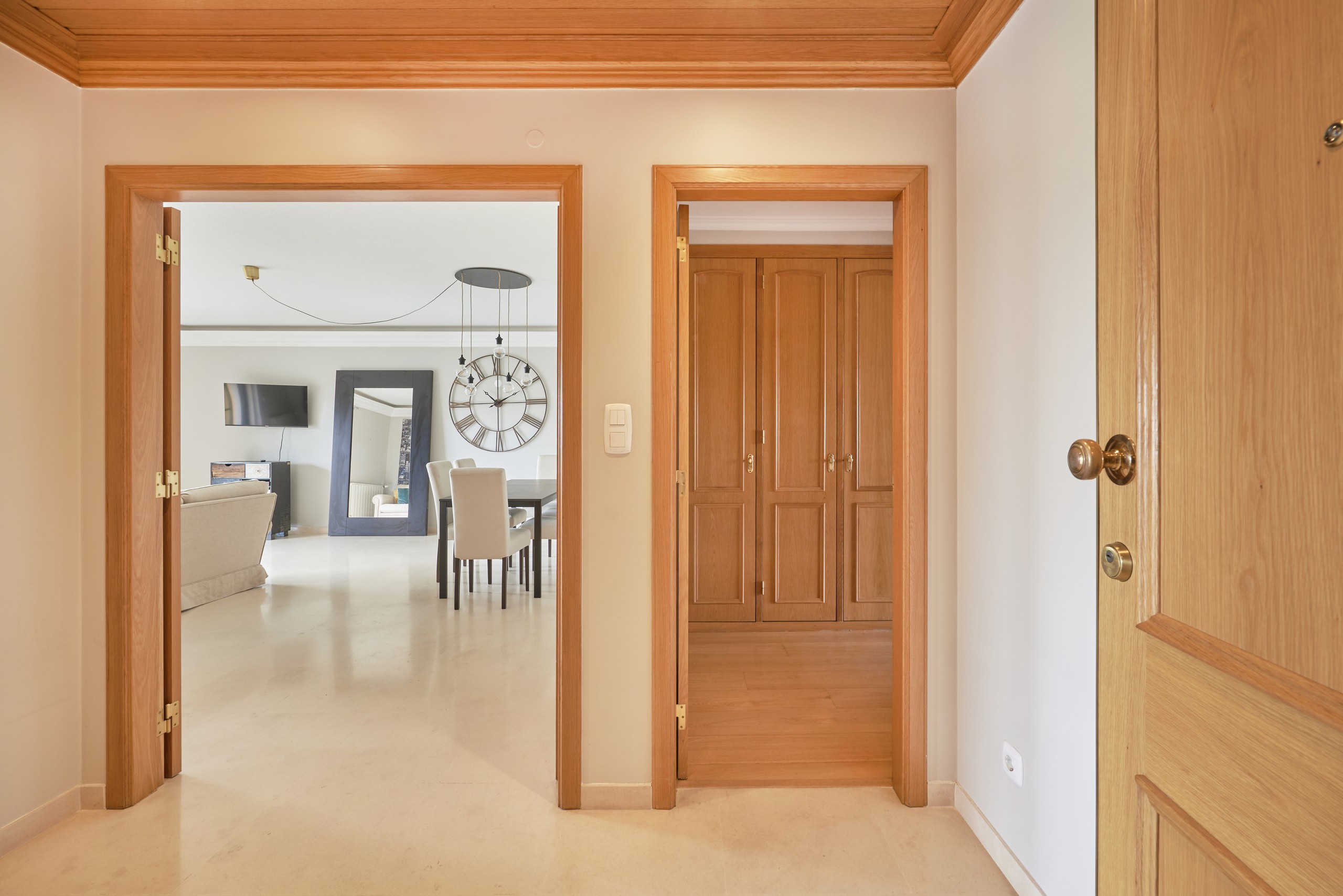 Rent Room Lisbon – Carcavelos 1# – Hallway