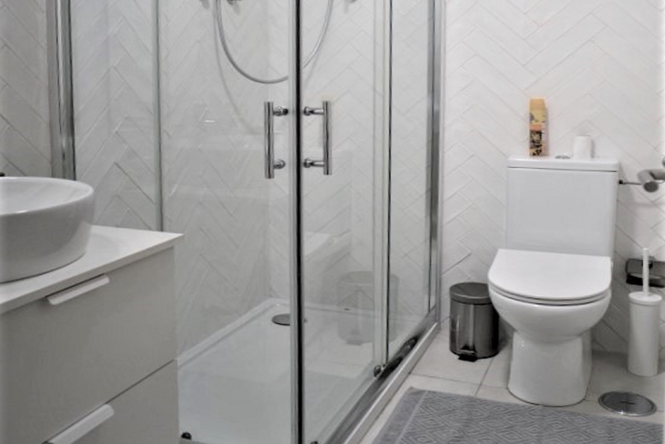 Rent Room Lisbon – Carcavelos 26# – Bathroom 2