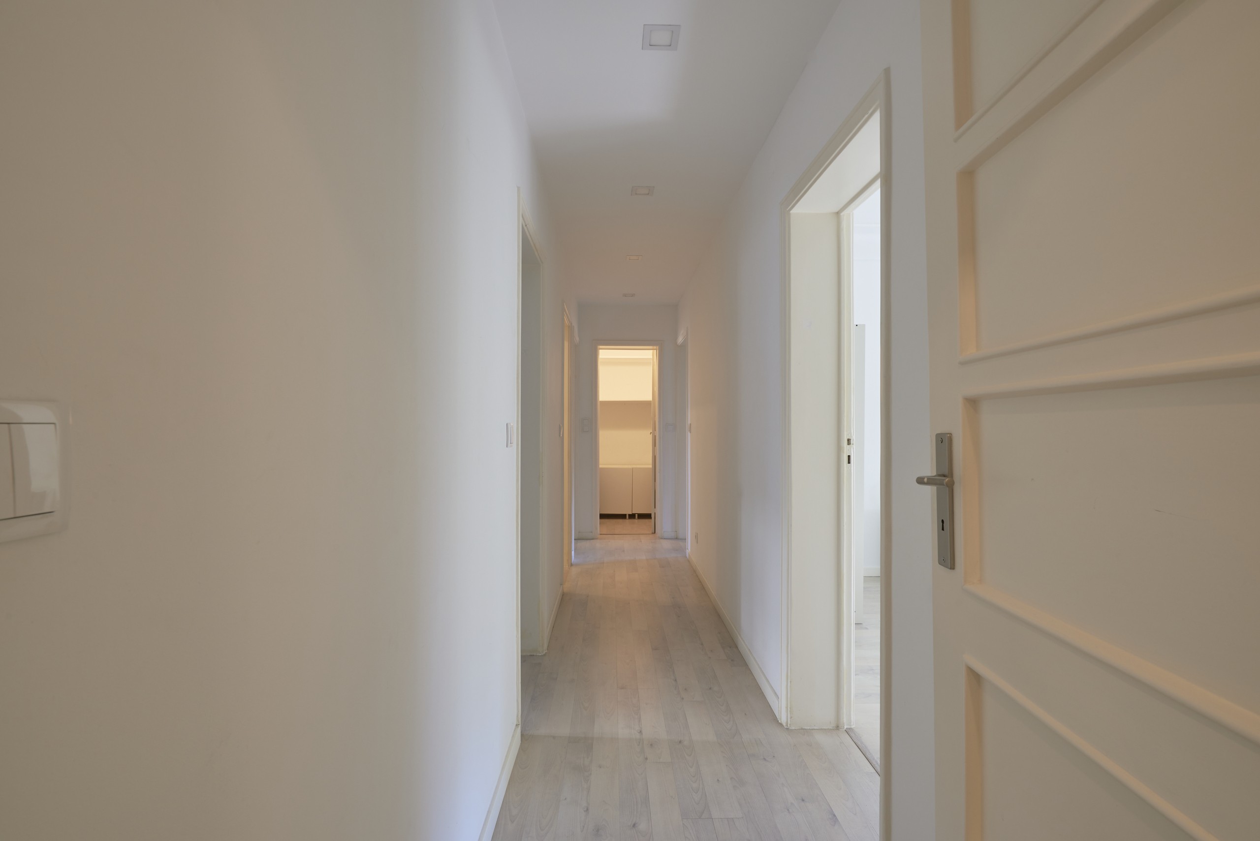 Rent Room Lisbon – Roma 8# – Hallway
