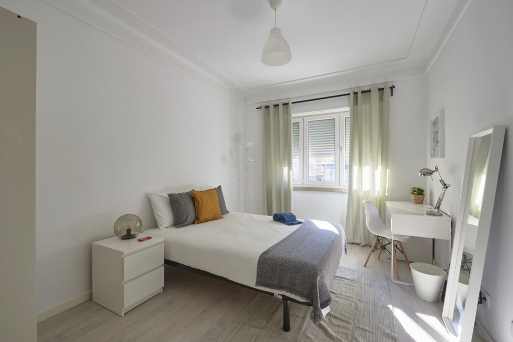 Rent Room Lisbon – Roma 8# – Room 1