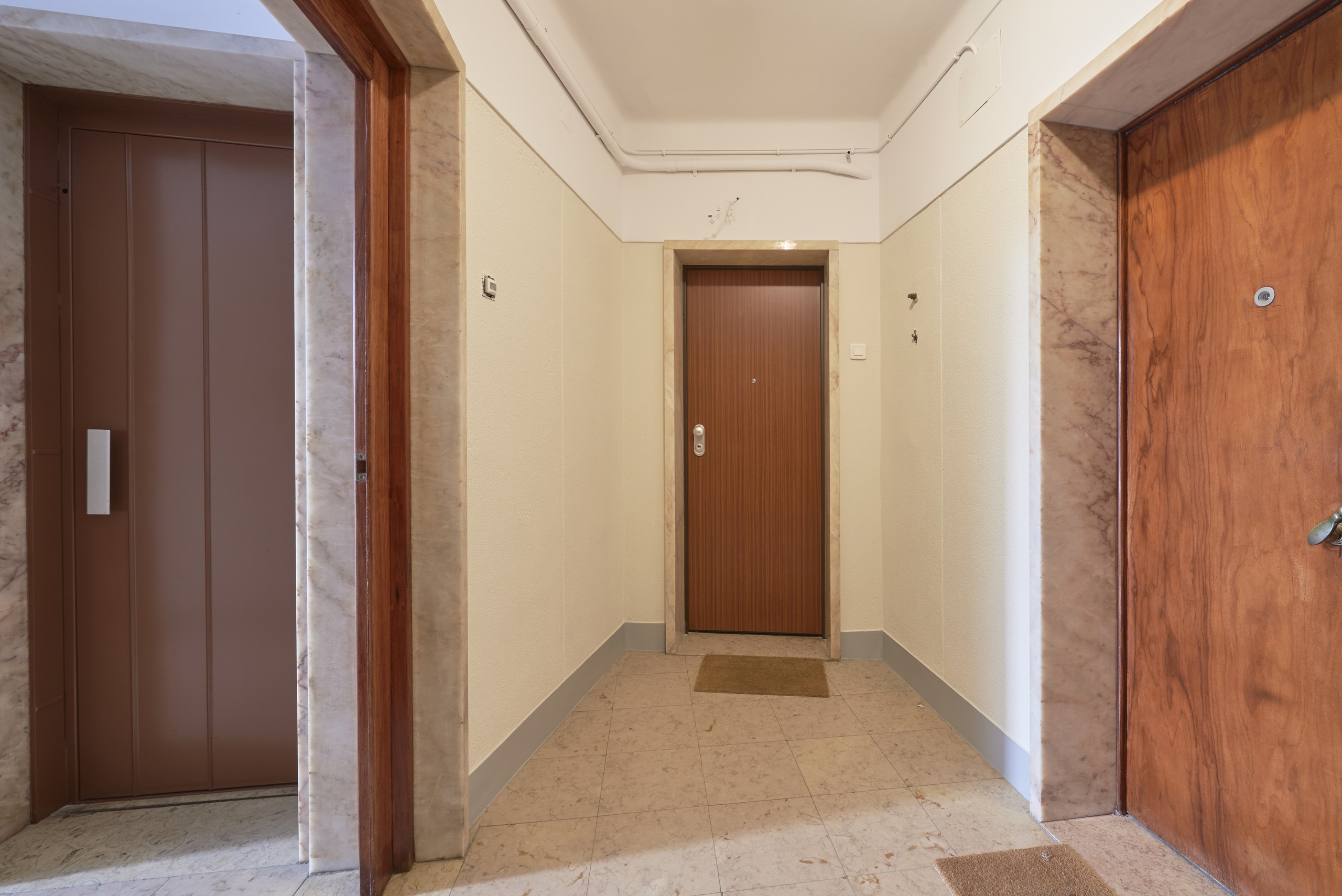 Rent Room Lisbon – Roma 8# – Building