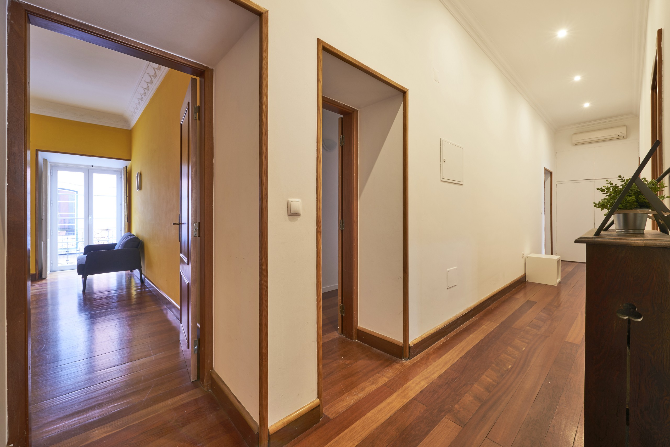 Rent Room Lisbon – Rato 30# – Hall