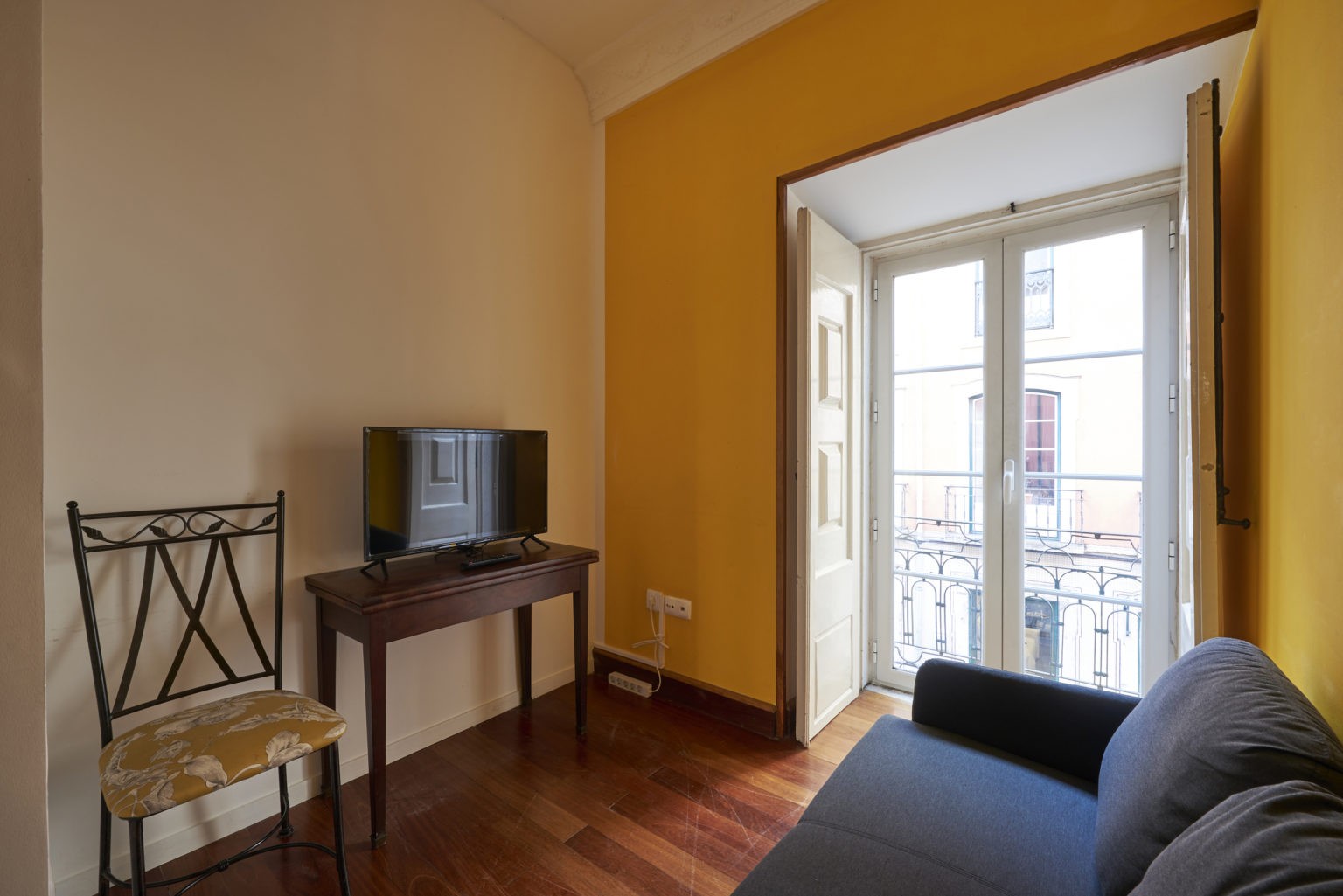 Rent Room Lisbon – Rato 30# – Living Room