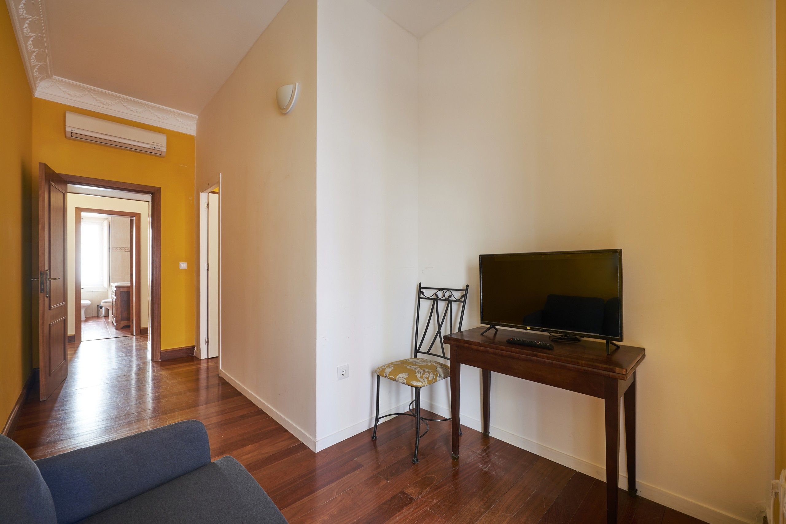 Rent Room Lisbon – Rato 30# – Living Room