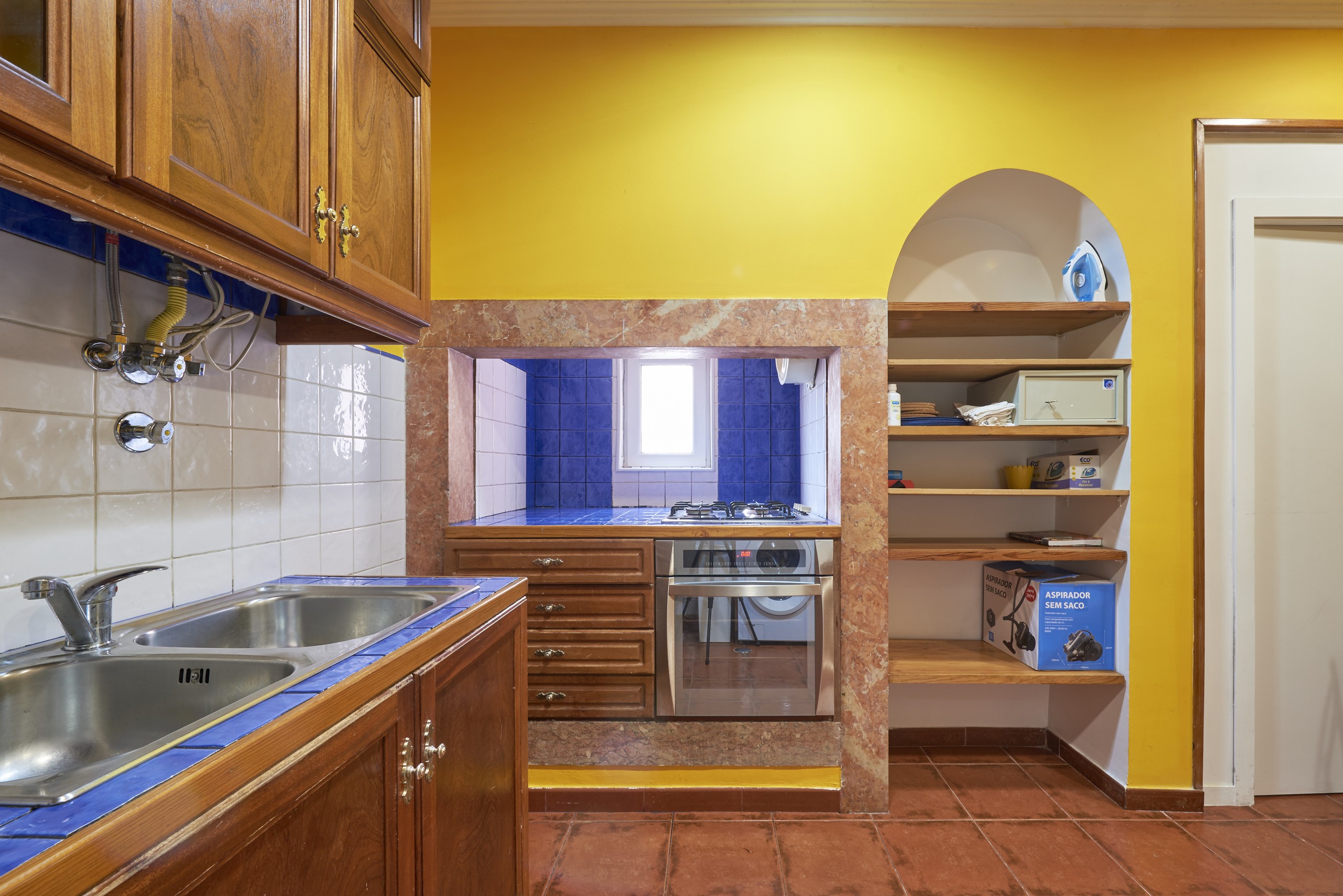 Rent Room Lisbon – Rato 30# – Kitchen