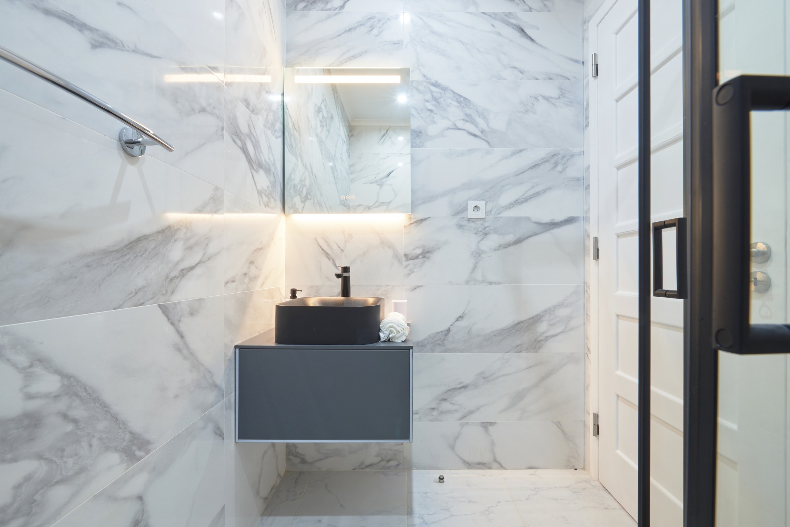 Rent Room Lisbon – Rato 32# – Bathroom 1