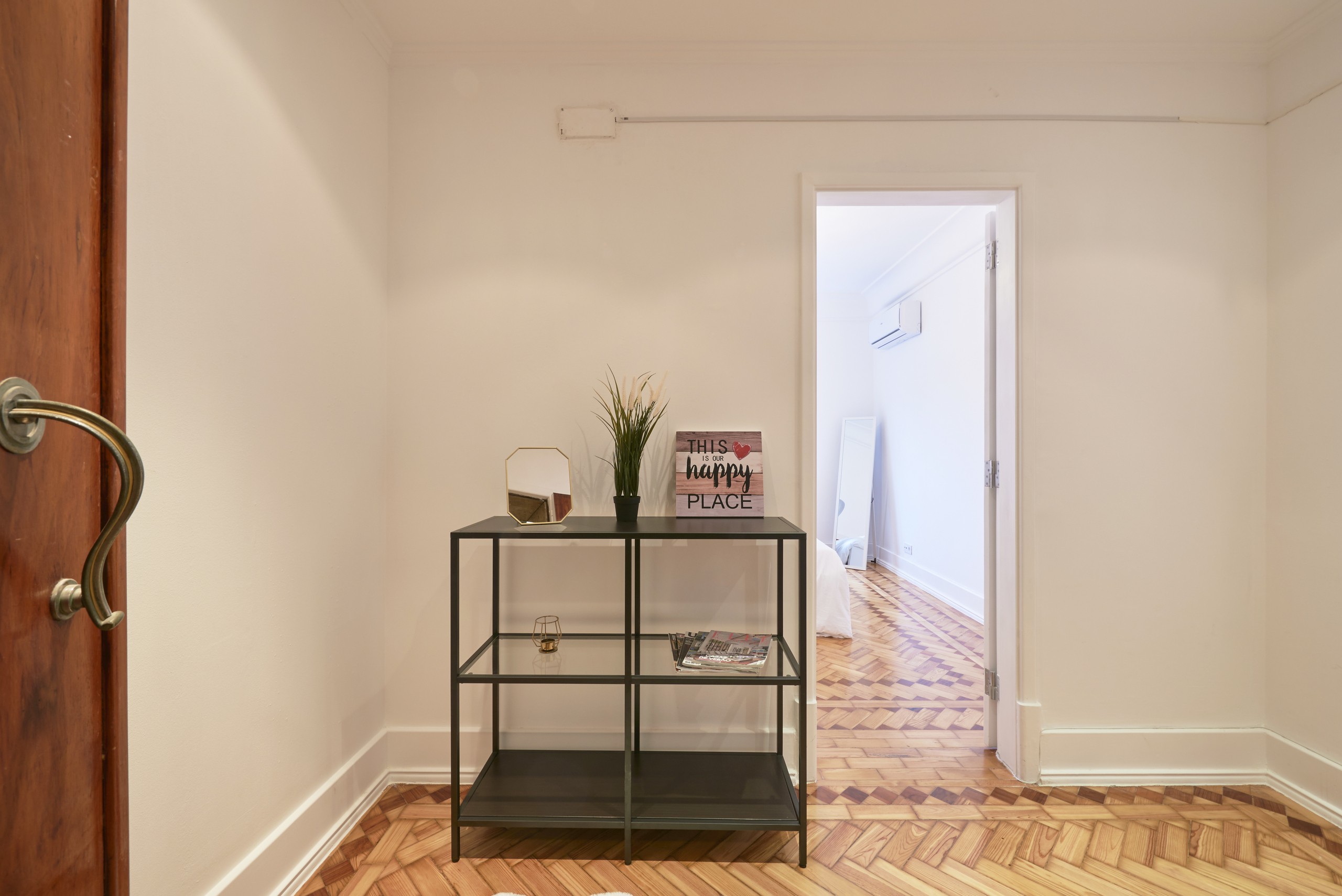 Rent Room Lisbon – Rato 32# – Hall