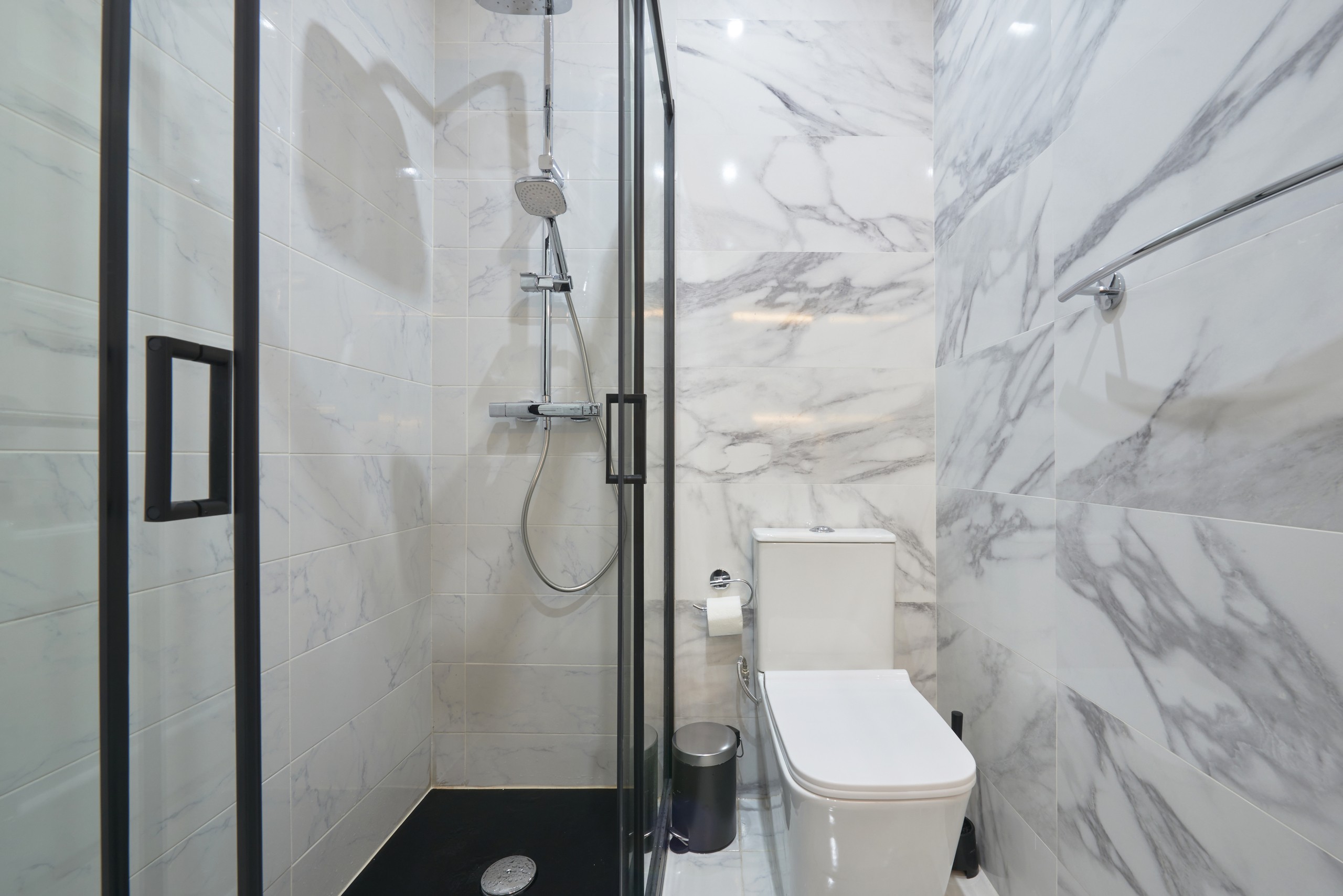 Rent Room Lisbon – Rato 32# – Bathroom 1