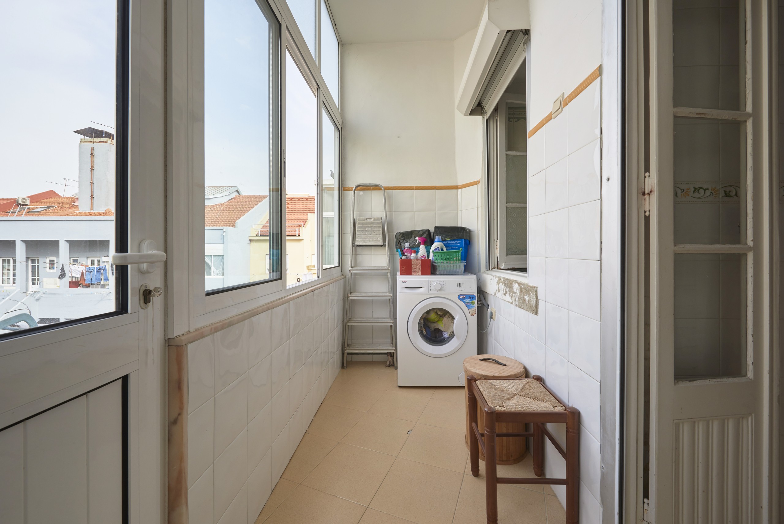 Rent Room Lisbon – Campo de Ourique 33# – Laundry Room