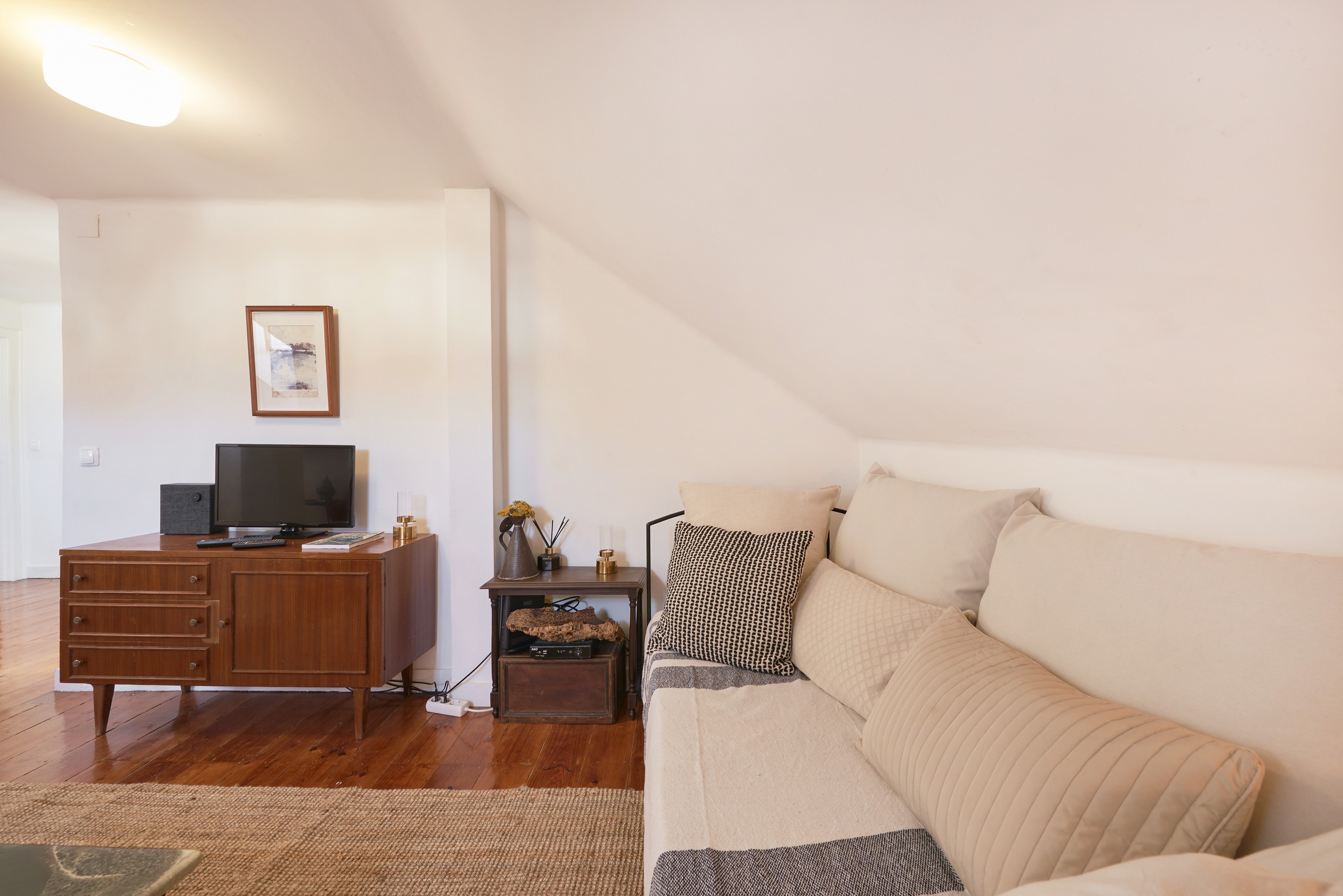 Rent Room Lisbon – Cais do Sodré 9# – Living Room