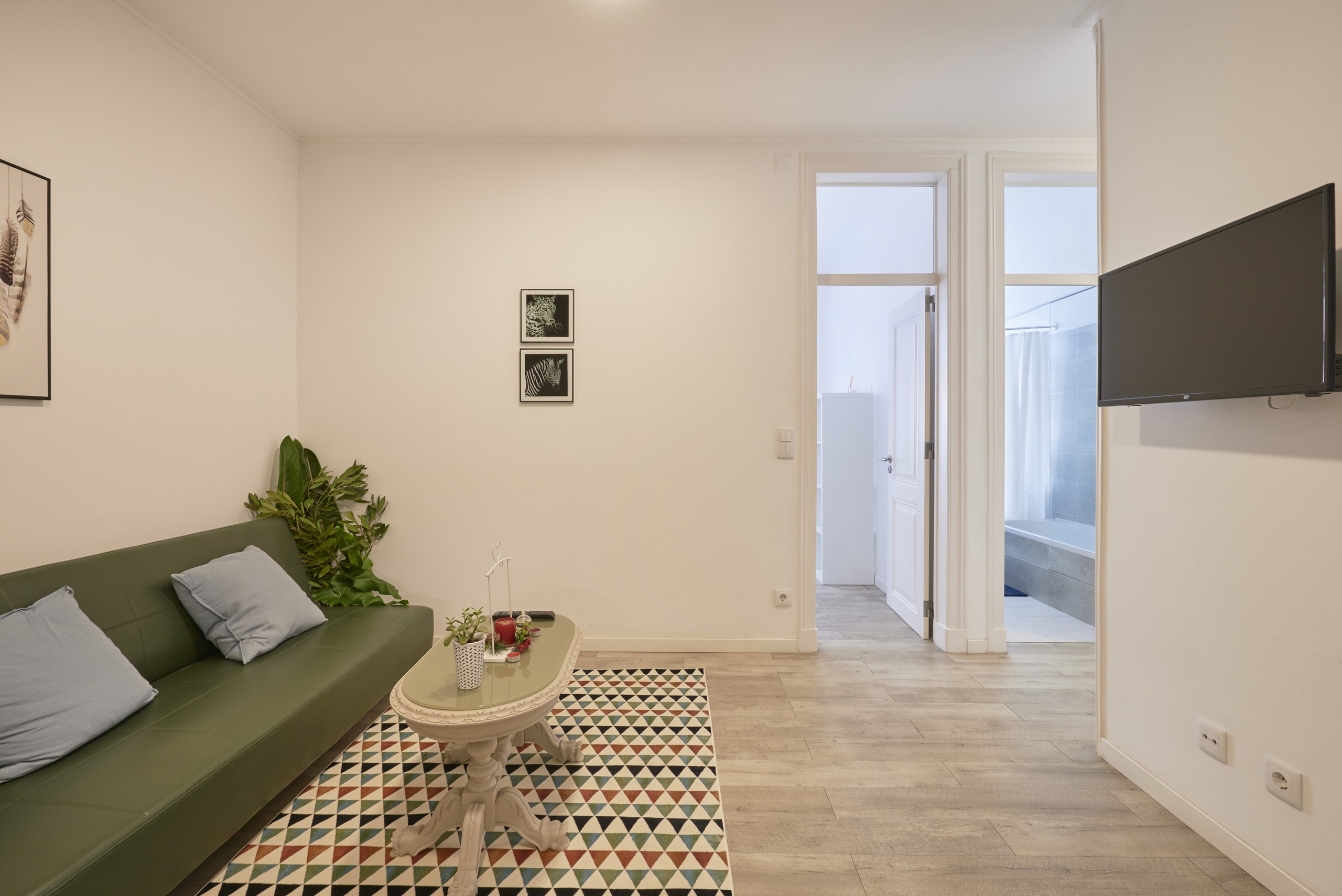 Rent Room Lisbon – Avenida 1# – Living Room