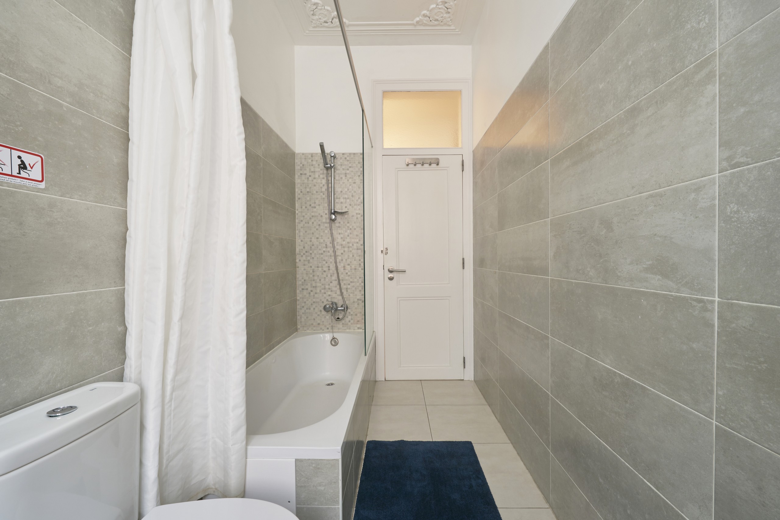 Rent Room Lisbon – Avenida 1# – Bathroom 1