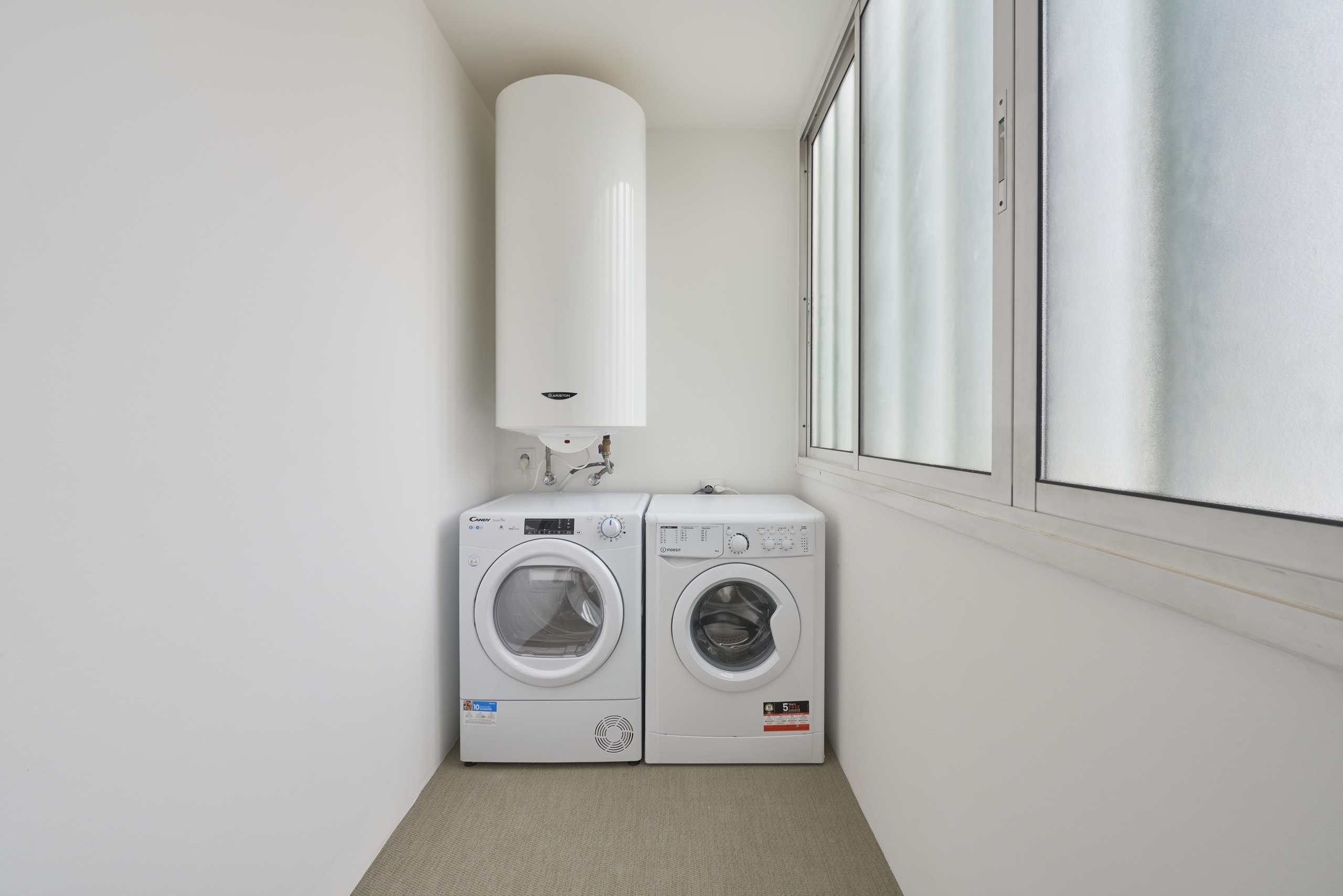 Rent Room Lisbon – Campo Pequeno 35# - Laundry Room