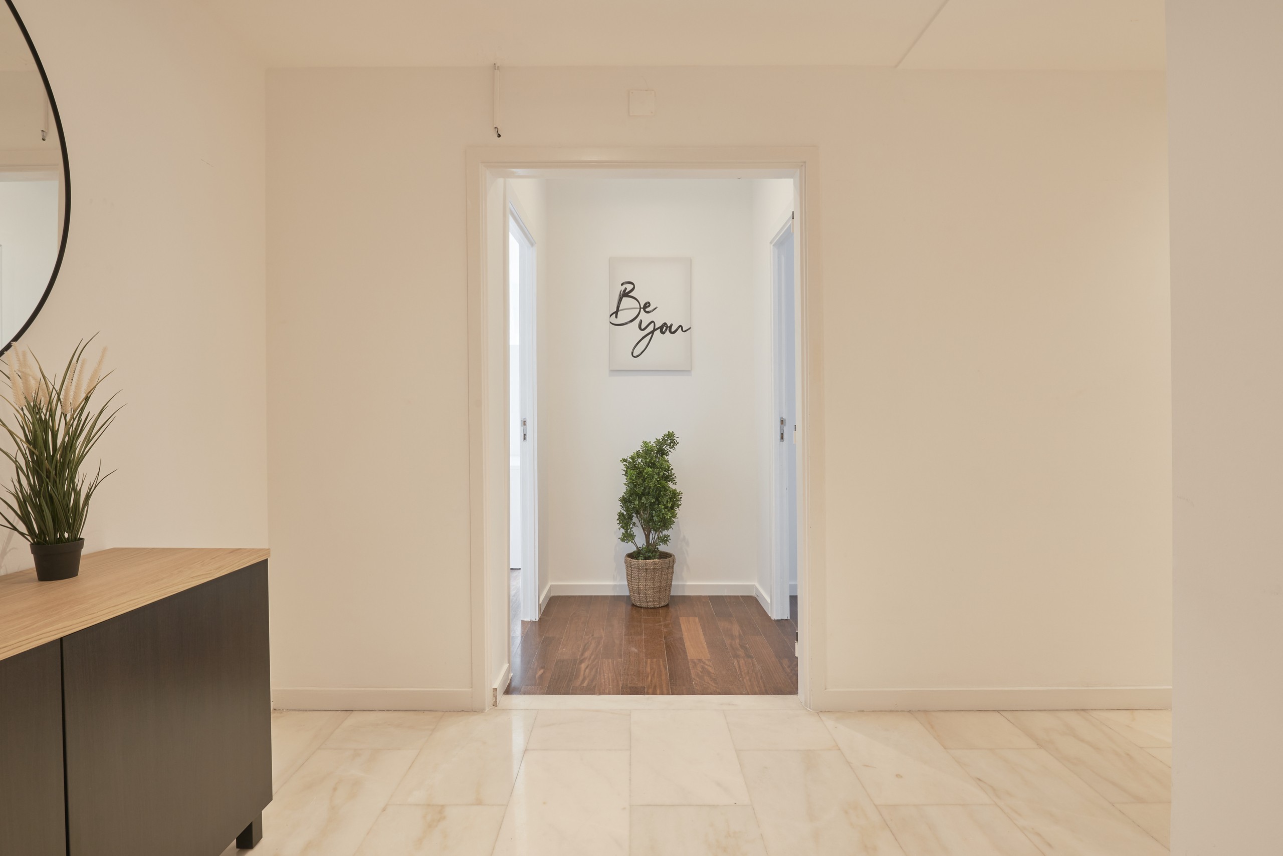 Rent Room Lisbon – Campo Pequeno 35# - Hallway