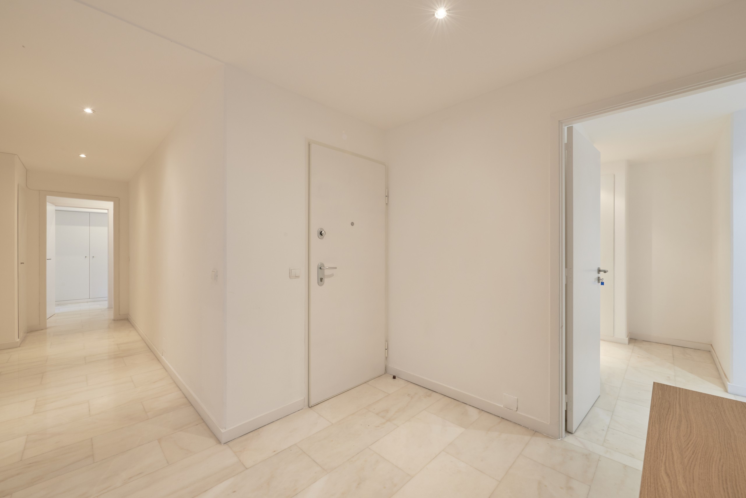 Rent Room Lisbon – Campo Pequeno 35# - Hallway
