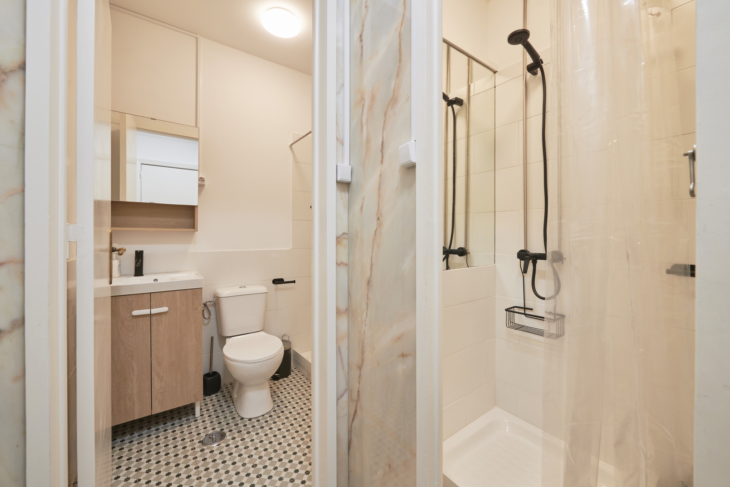 Rent Room Lisbon – Saldanha 9# – Bathroom 1