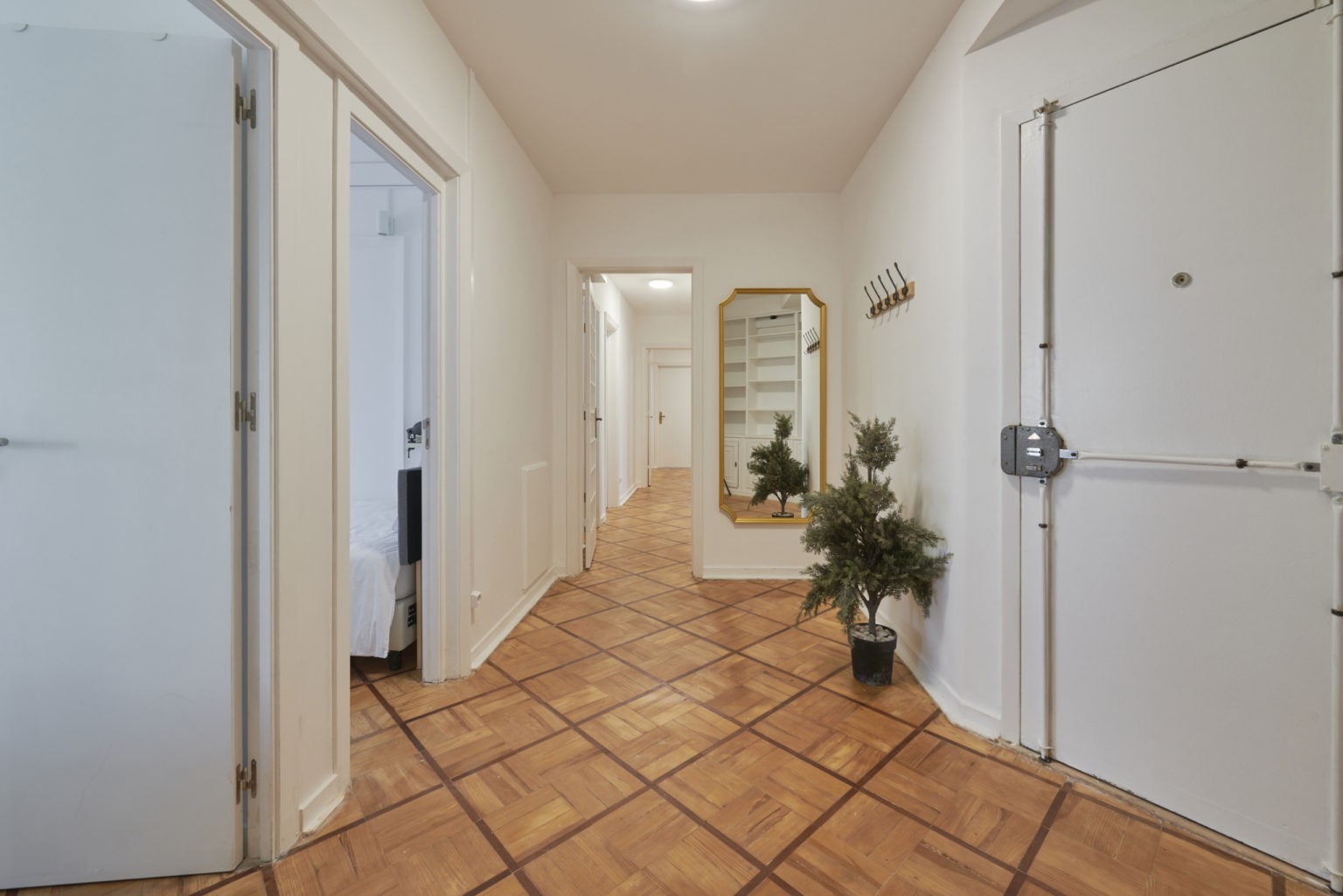 Rent Room Lisbon – Saldanha 9# – Hallway