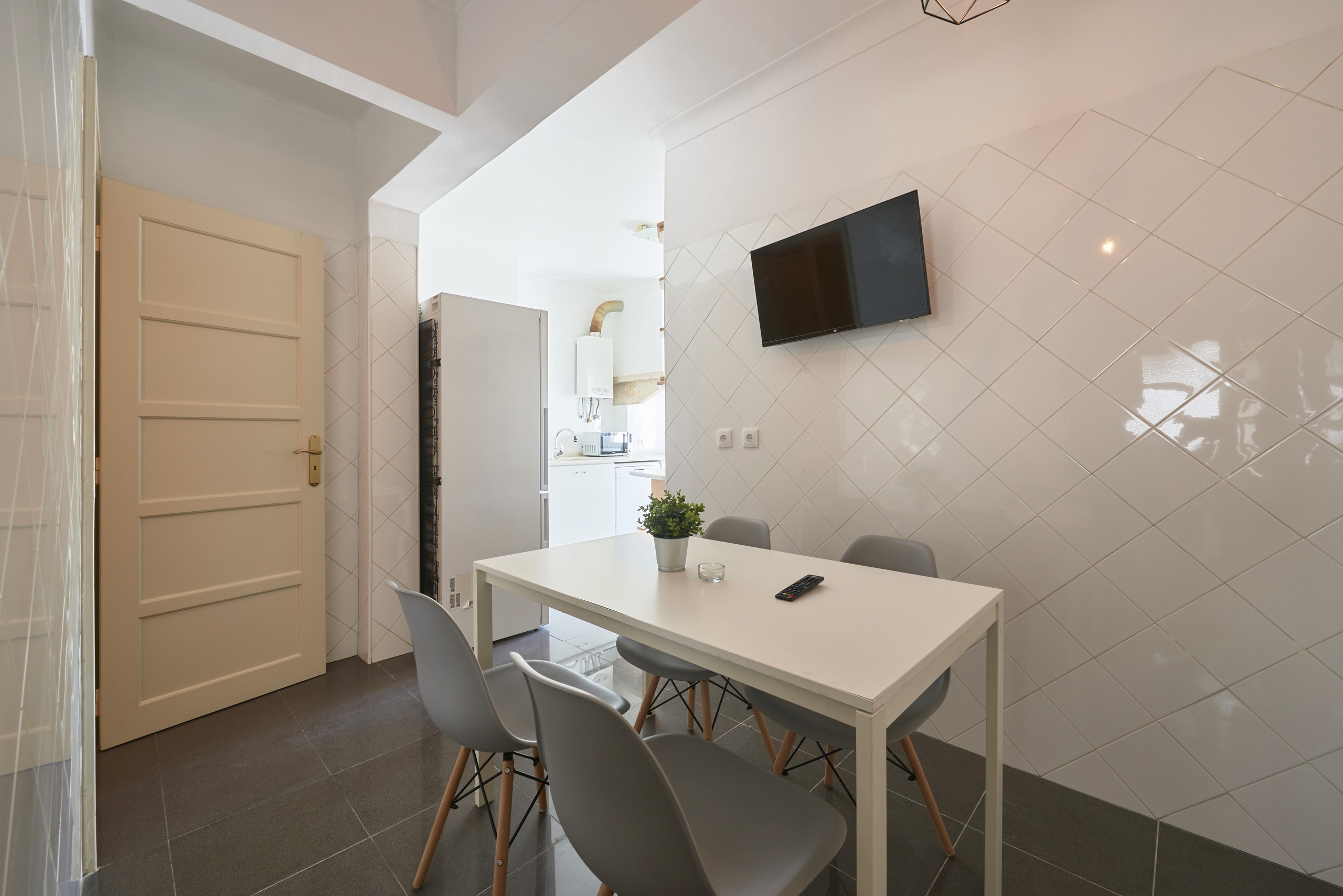 Rent Room Lisbon – Saldanha 16# – Dining Room