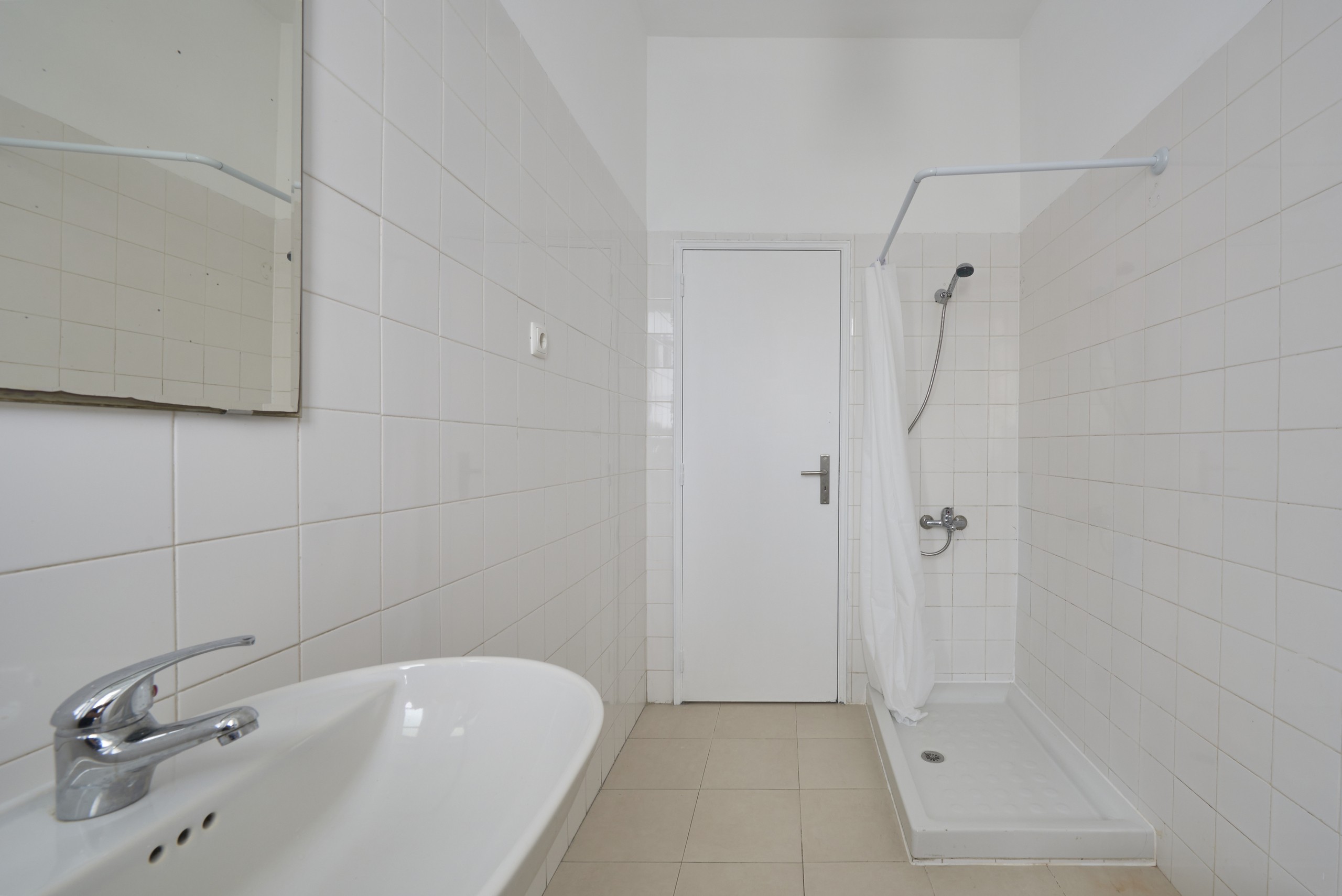 Rent Room Lisbon – Picoas 34# – Bathroom 2