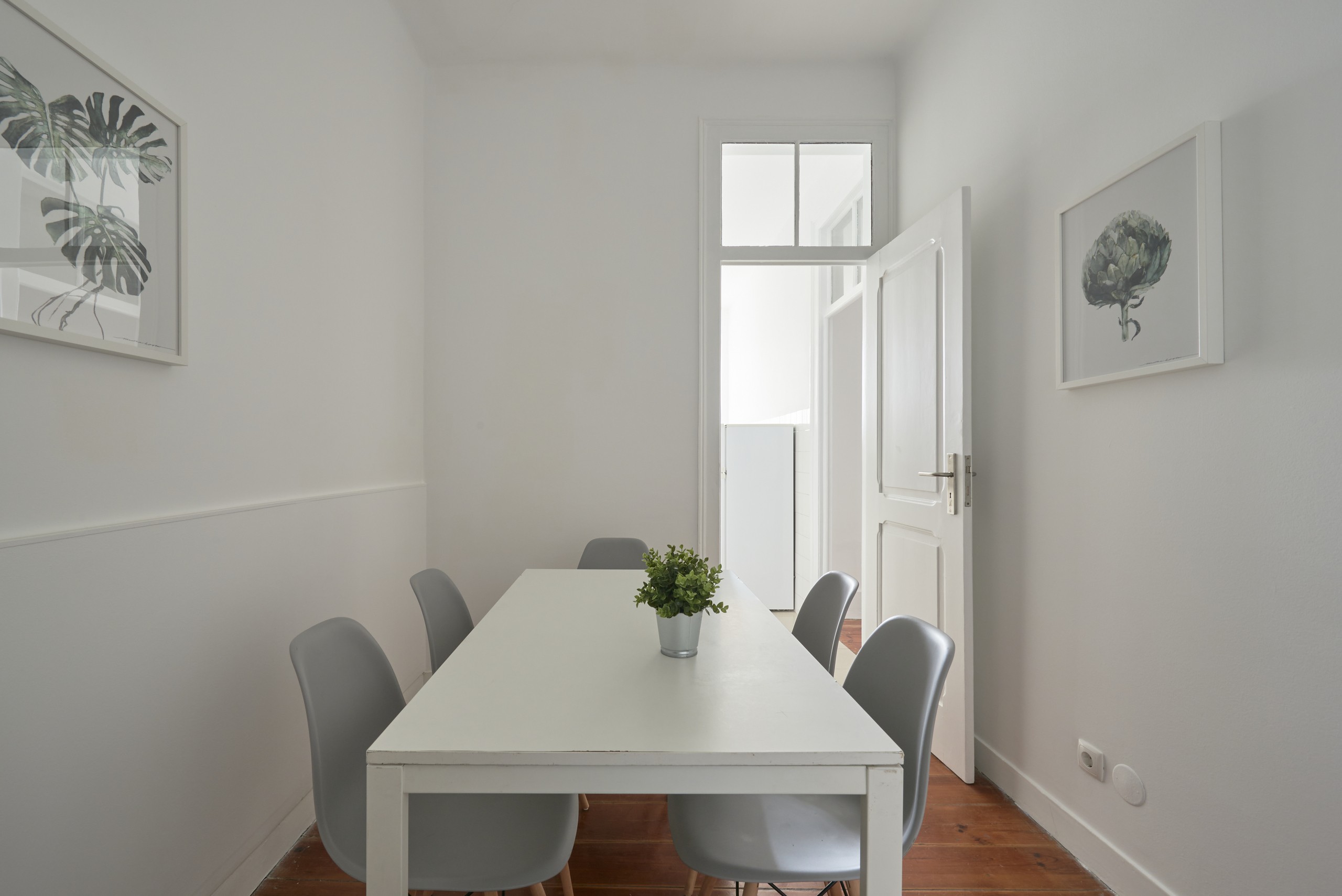 Rent Room Lisbon – Picoas 34# – Dining Room