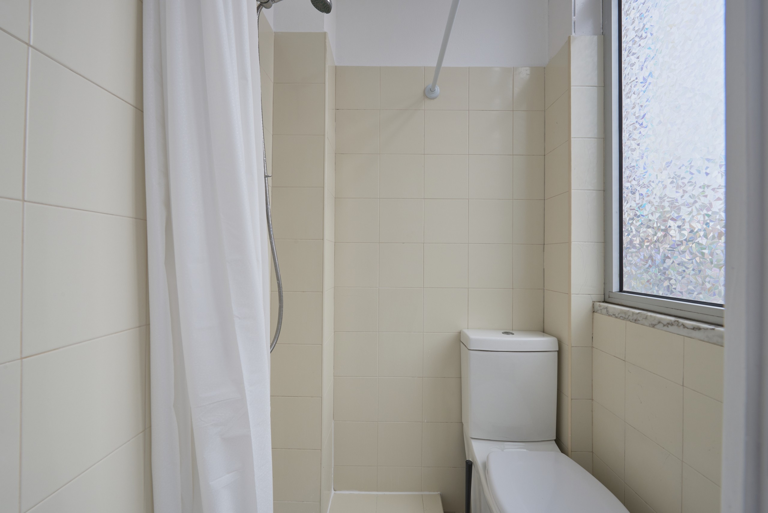 Rent Room Lisbon – Picoas 34# – Bathroom 1