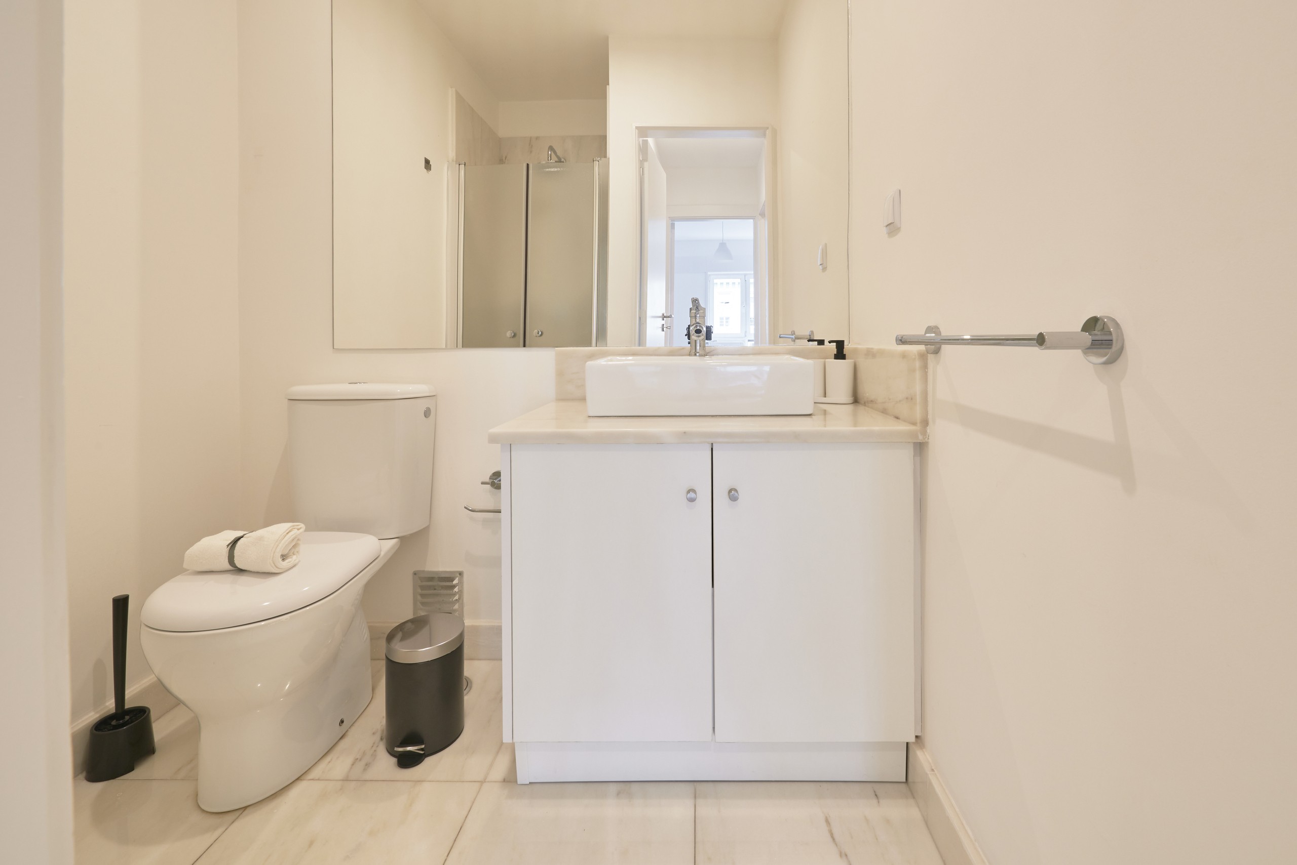 Rent Room Lisbon – Campo Pequeno 35# - Bathroom 1