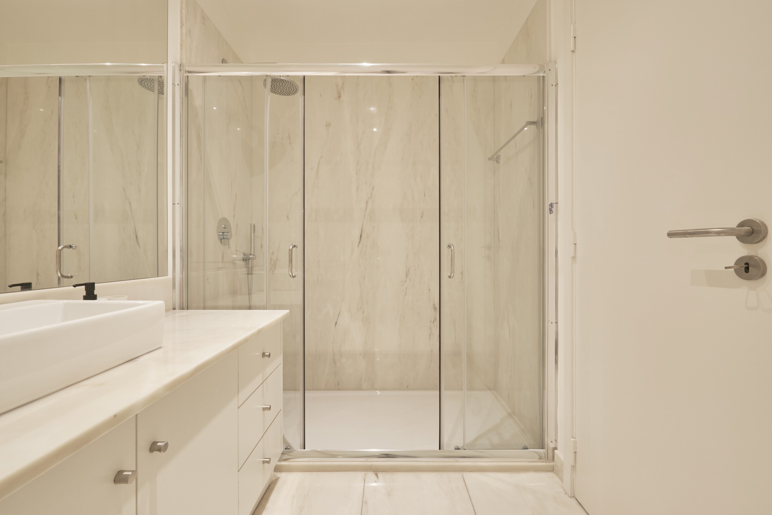 Rent Room Lisbon – Campo Pequeno 35# - Bathroom 2