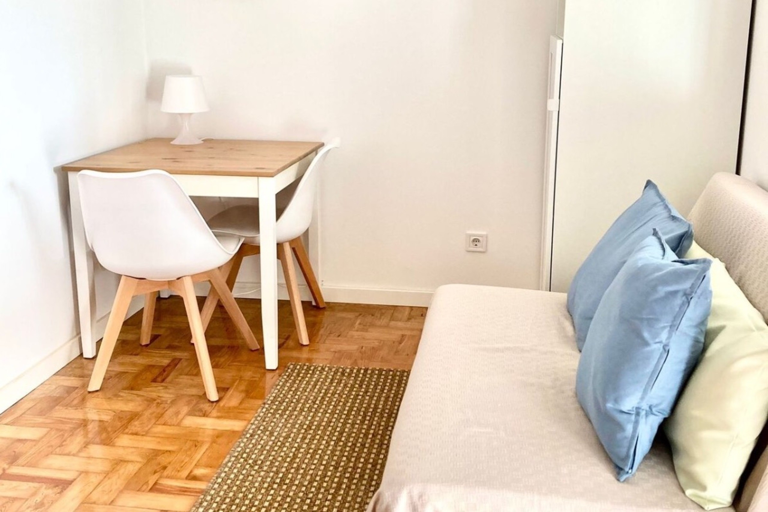 Rent Room Lisbon – Oeiras 29# – Living Room